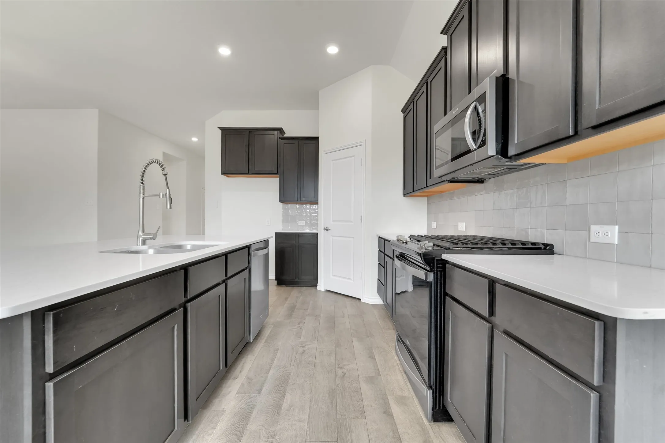 Single Family Residence For Rent in Denton County , 3303 Brady Starr Drive, Aubrey, Texas 76227, 4 Bedroom, 2 Bathroom, 2 Garage spaces, 1,850 Sqft, built in 2022, mls#21392108, Real Estate Agent in Aubrey, Homes For Rent in Denton county, Homes For Rent in Aubrey, Realtor in Aubrey Texas, Real Estate Brokerage Independent Realty Texas, Luminita Cordes Realtor