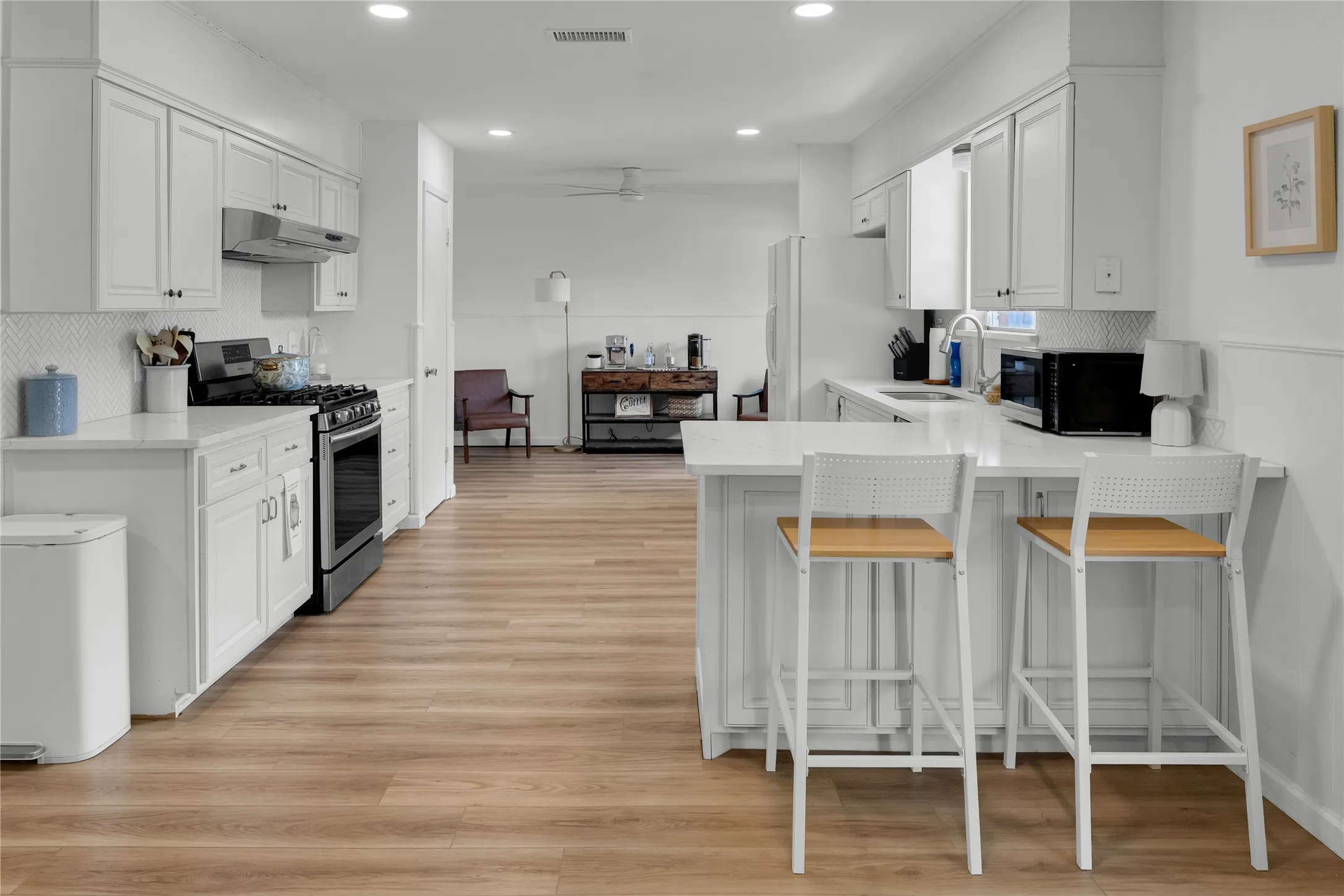 Single Family Residence For Sale in Tarrant County , 2712 Larkin Avenue, Fort Worth, Texas 76133, 3 Bedroom, 2 Bathroom, 2 Garage spaces, 1,616 Sqft, built in 1965, mls#21393121, Real Estate Agent in Fort Worth, Homes For Sale in Tarrant county, Homes For Sale in Fort Worth, Realtor in Fort Worth Texas, Real Estate Brokerage Independent Realty Texas, Luminita Cordes Realtor