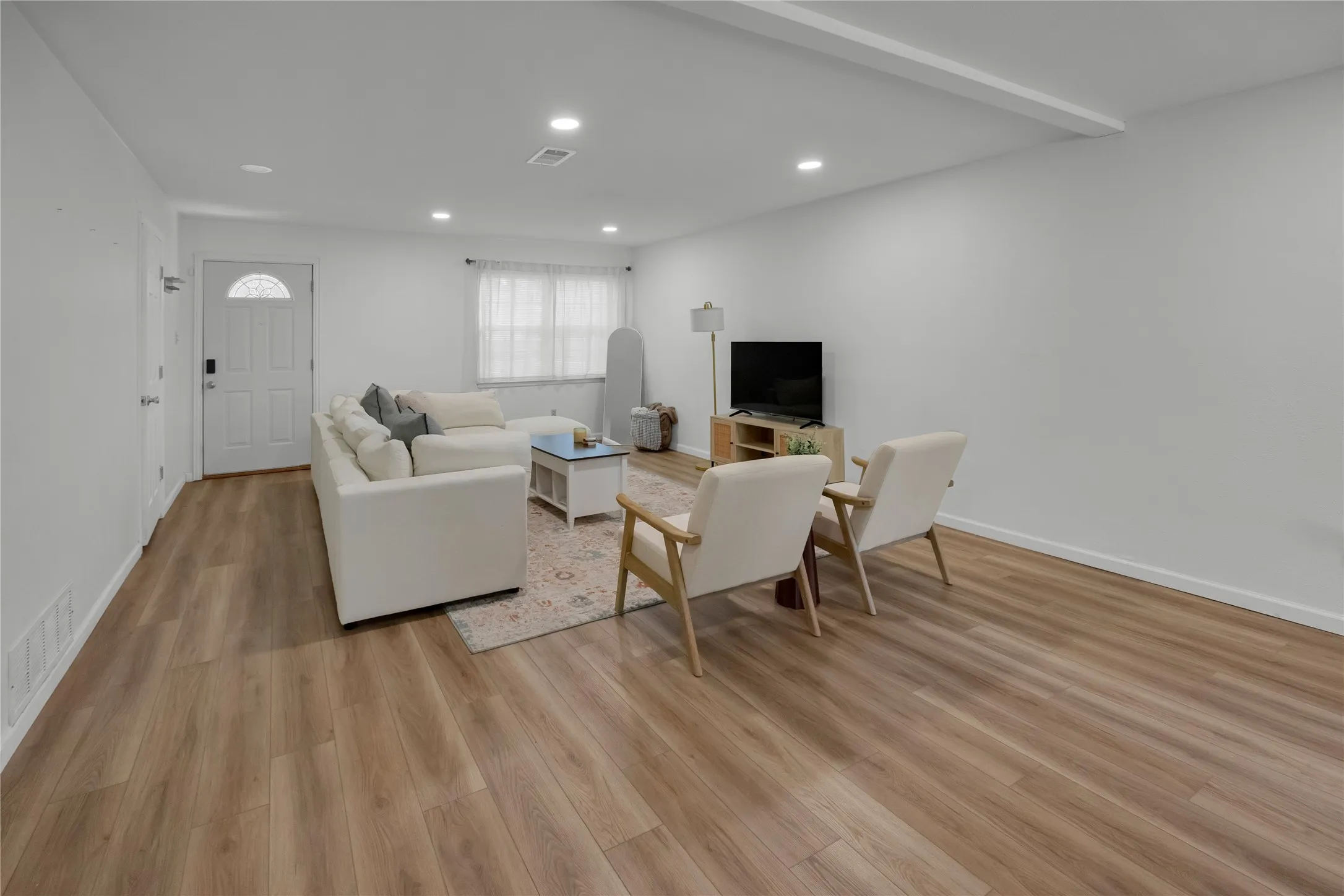 Single Family Residence For Sale in Tarrant County , 2712 Larkin Avenue, Fort Worth, Texas 76133, 3 Bedroom, 2 Bathroom, 2 Garage spaces, 1,616 Sqft, built in 1965, mls#21393121, Real Estate Agent in Fort Worth, Homes For Sale in Tarrant county, Homes For Sale in Fort Worth, Realtor in Fort Worth Texas, Real Estate Brokerage Independent Realty Texas, Luminita Cordes Realtor
