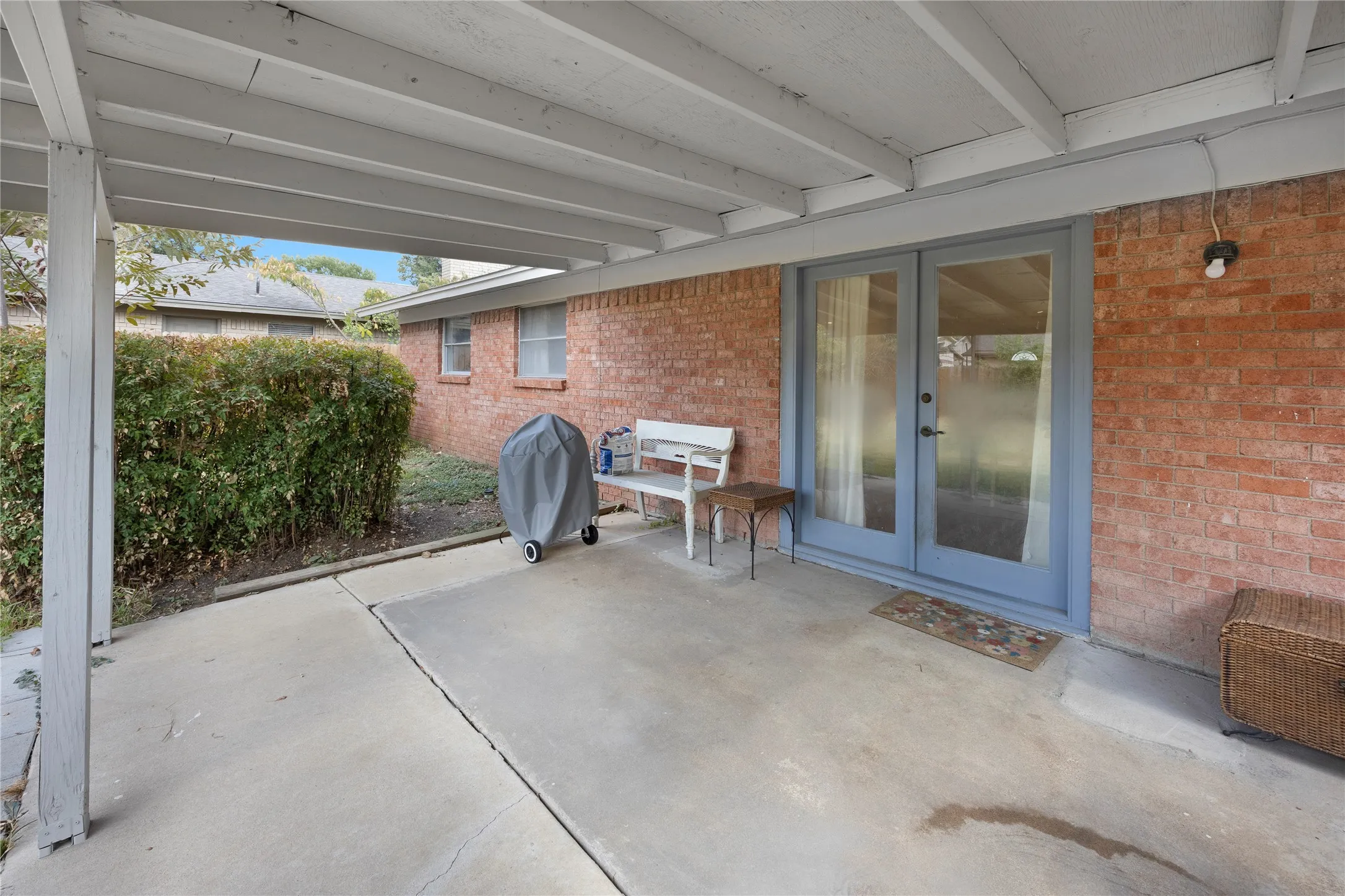 Single Family Residence For Sale in Tarrant County , 2712 Larkin Avenue, Fort Worth, Texas 76133, 3 Bedroom, 2 Bathroom, 2 Garage spaces, 1,616 Sqft, built in 1965, mls#21393121, Real Estate Agent in Fort Worth, Homes For Sale in Tarrant county, Homes For Sale in Fort Worth, Realtor in Fort Worth Texas, Real Estate Brokerage Independent Realty Texas, Luminita Cordes Realtor