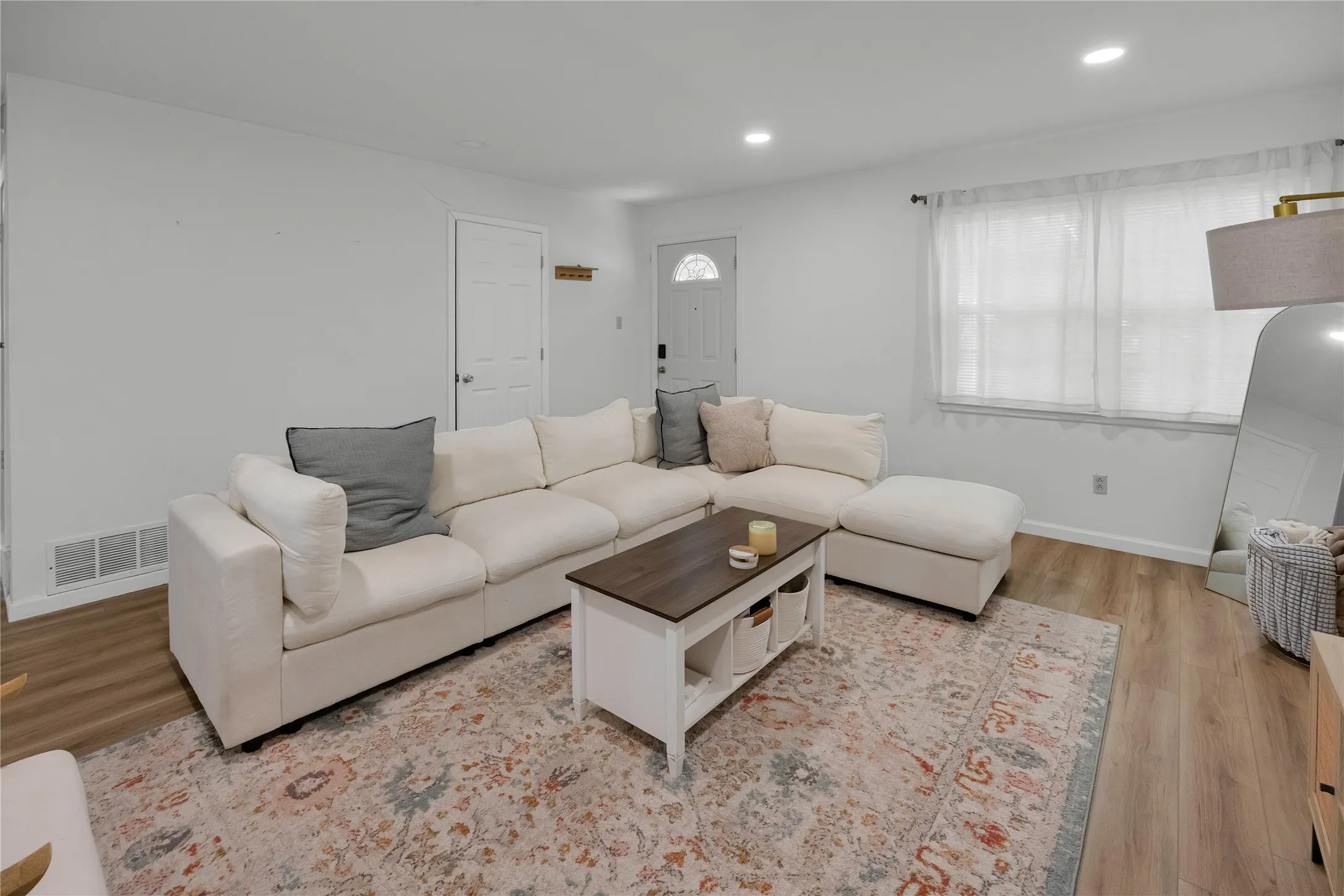 Single Family Residence For Sale in Tarrant County , 2712 Larkin Avenue, Fort Worth, Texas 76133, 3 Bedroom, 2 Bathroom, 2 Garage spaces, 1,616 Sqft, built in 1965, mls#21393121, Real Estate Agent in Fort Worth, Homes For Sale in Tarrant county, Homes For Sale in Fort Worth, Realtor in Fort Worth Texas, Real Estate Brokerage Independent Realty Texas, Luminita Cordes Realtor