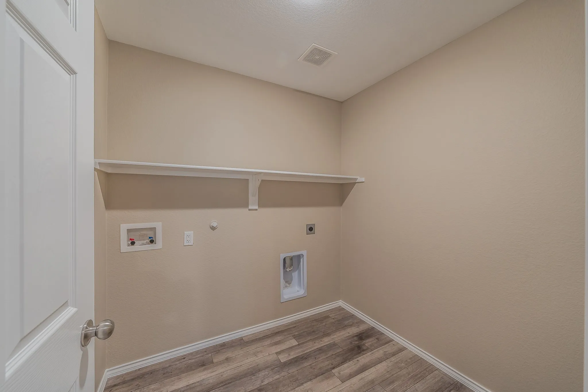 Single Family Residence For Sale in Denton County , 1001 Paso Fino Drive, Haslet, Texas 76052, 3 Bedroom, 2 Bathroom, 2 Garage spaces, 1,985 Sqft, built in 2021, mls#21393081, Real Estate Agent in Haslet, Homes For Sale in Denton county, Homes For Sale in Haslet, Realtor in Haslet Texas, Real Estate Brokerage Independent Realty Texas, Luminita Cordes Realtor