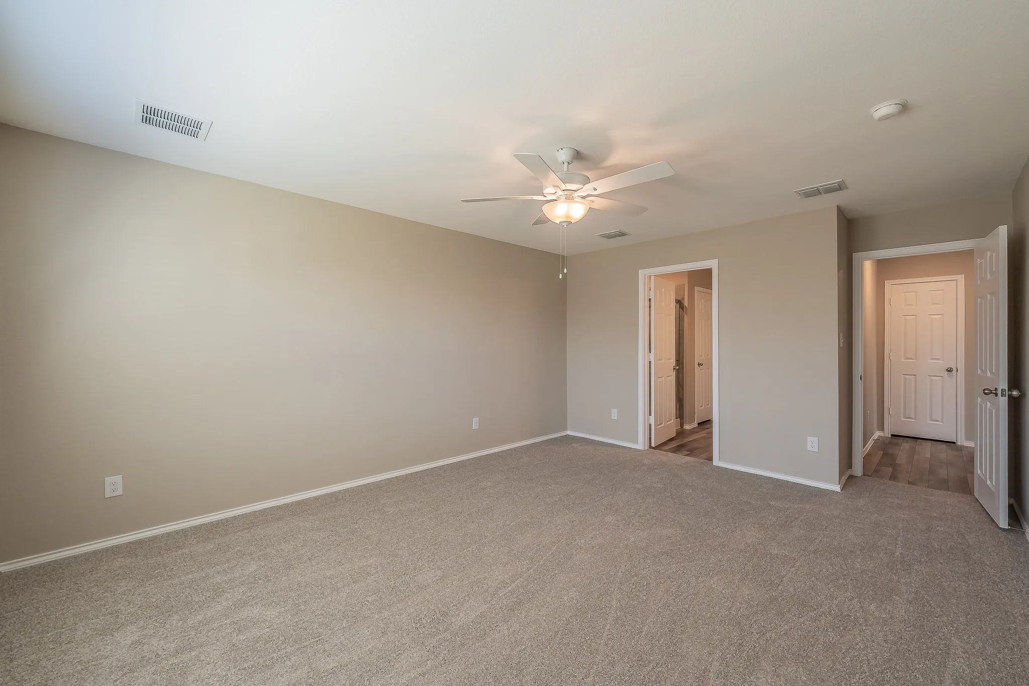 Single Family Residence For Sale in Denton County , 1001 Paso Fino Drive, Haslet, Texas 76052, 3 Bedroom, 2 Bathroom, 2 Garage spaces, 1,985 Sqft, built in 2021, mls#21393081, Real Estate Agent in Haslet, Homes For Sale in Denton county, Homes For Sale in Haslet, Realtor in Haslet Texas, Real Estate Brokerage Independent Realty Texas, Luminita Cordes Realtor