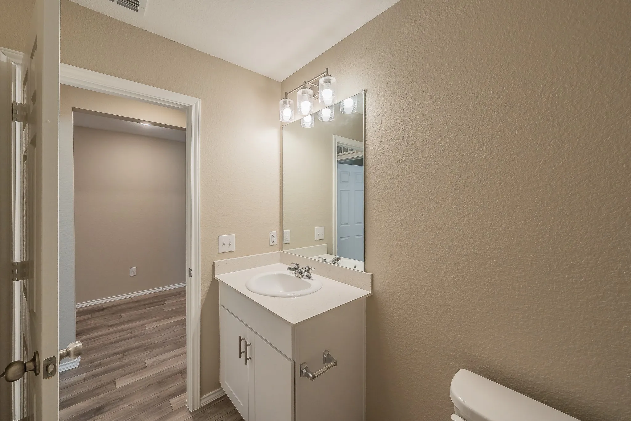 Single Family Residence For Sale in Denton County , 1001 Paso Fino Drive, Haslet, Texas 76052, 3 Bedroom, 2 Bathroom, 2 Garage spaces, 1,985 Sqft, built in 2021, mls#21393081, Real Estate Agent in Haslet, Homes For Sale in Denton county, Homes For Sale in Haslet, Realtor in Haslet Texas, Real Estate Brokerage Independent Realty Texas, Luminita Cordes Realtor