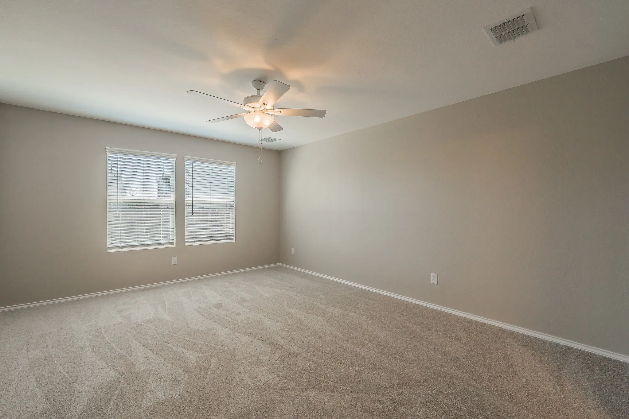 Single Family Residence For Sale in Denton County , 1001 Paso Fino Drive, Haslet, Texas 76052, 3 Bedroom, 2 Bathroom, 2 Garage spaces, 1,985 Sqft, built in 2021, mls#21393081, Real Estate Agent in Haslet, Homes For Sale in Denton county, Homes For Sale in Haslet, Realtor in Haslet Texas, Real Estate Brokerage Independent Realty Texas, Luminita Cordes Realtor