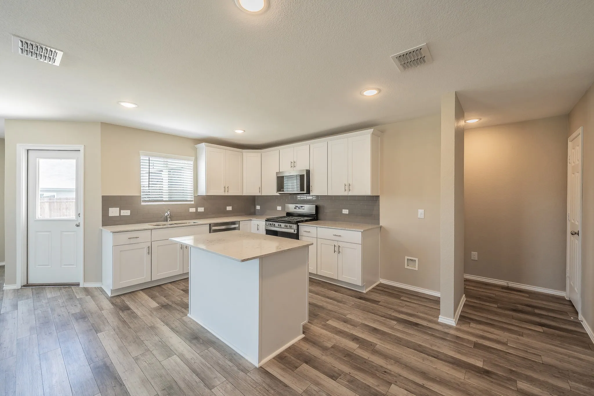 Single Family Residence For Sale in Denton County , 1001 Paso Fino Drive, Haslet, Texas 76052, 3 Bedroom, 2 Bathroom, 2 Garage spaces, 1,985 Sqft, built in 2021, mls#21393081, Real Estate Agent in Haslet, Homes For Sale in Denton county, Homes For Sale in Haslet, Realtor in Haslet Texas, Real Estate Brokerage Independent Realty Texas, Luminita Cordes Realtor