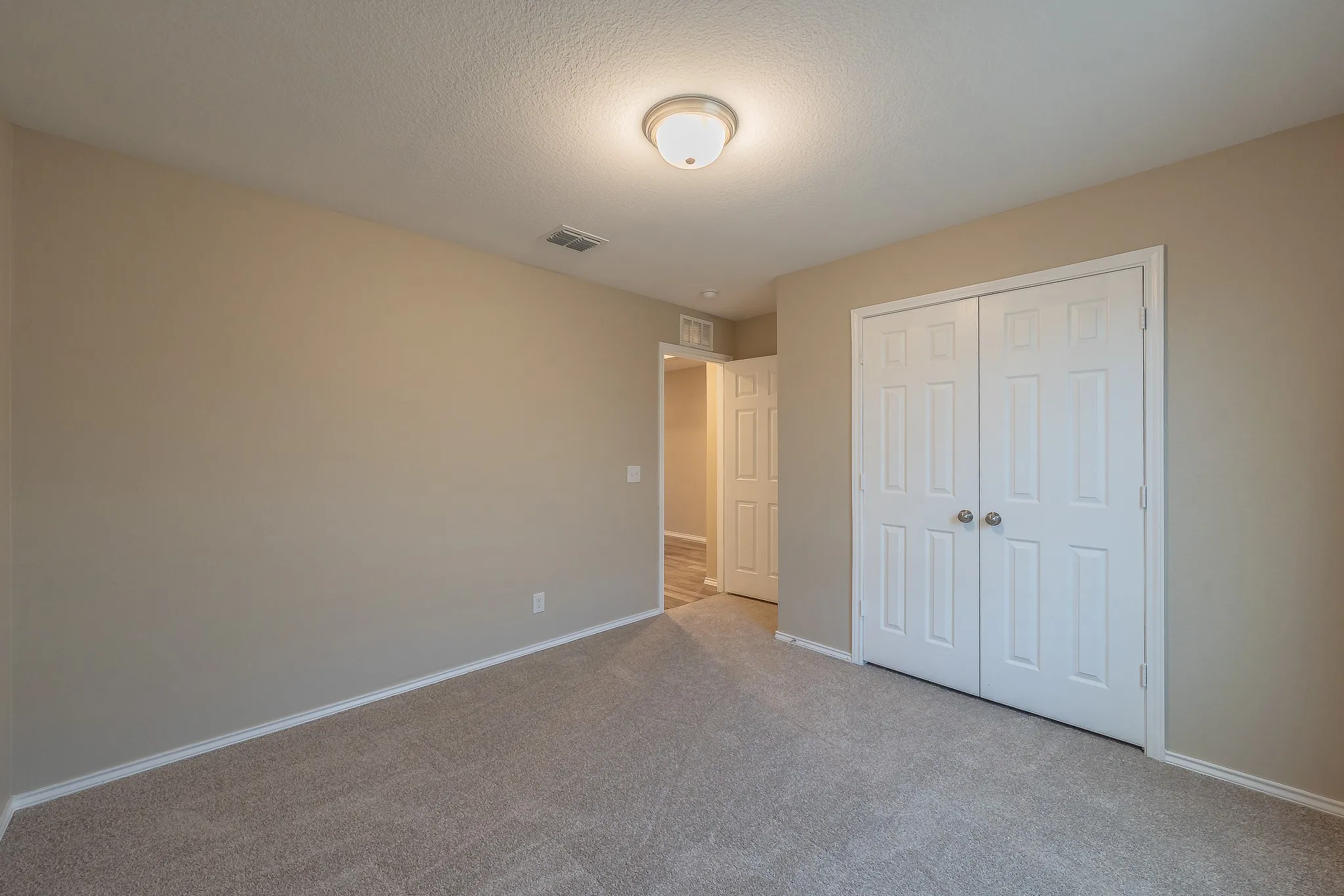 Single Family Residence For Sale in Denton County , 1001 Paso Fino Drive, Haslet, Texas 76052, 3 Bedroom, 2 Bathroom, 2 Garage spaces, 1,985 Sqft, built in 2021, mls#21393081, Real Estate Agent in Haslet, Homes For Sale in Denton county, Homes For Sale in Haslet, Realtor in Haslet Texas, Real Estate Brokerage Independent Realty Texas, Luminita Cordes Realtor