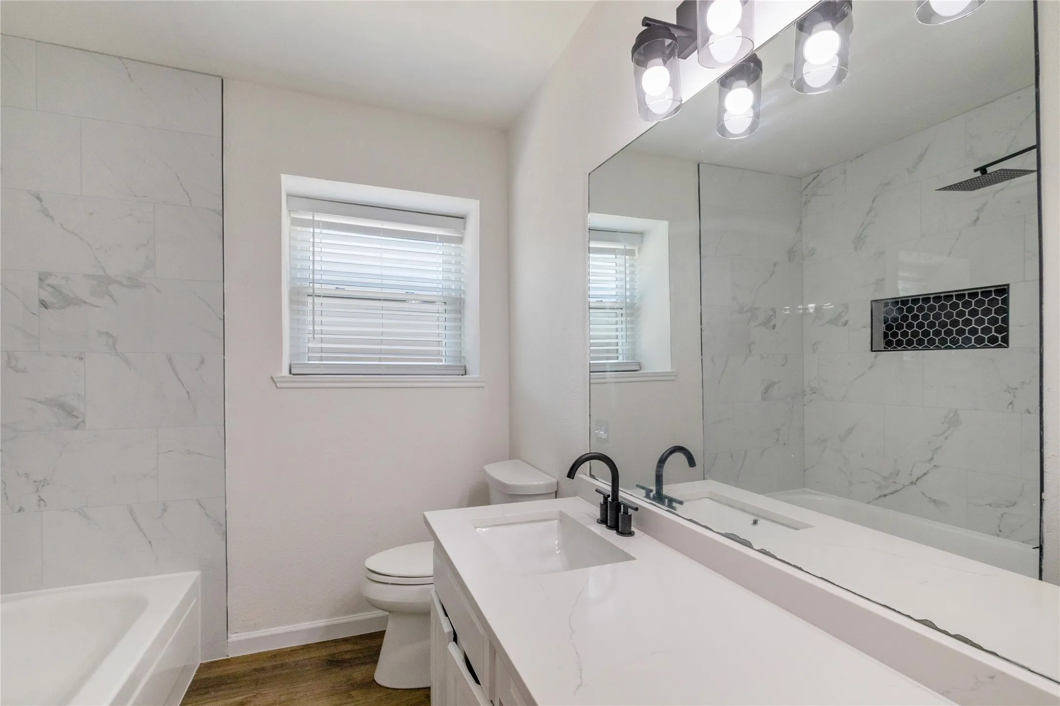 Single Family Residence For Rent in Tarrant County , 2429 Chestnut Way, Bedford, Texas 76022, 2 Bedroom, 2 Bathroom, Garage spaces, 1,275 Sqft, built in 1984, mls#21381288, Real Estate Agent in Bedford, Homes For Rent in Tarrant county, Homes For Rent in Bedford, Realtor in Bedford Texas, Real Estate Brokerage Independent Realty Texas, Luminita Cordes Realtor