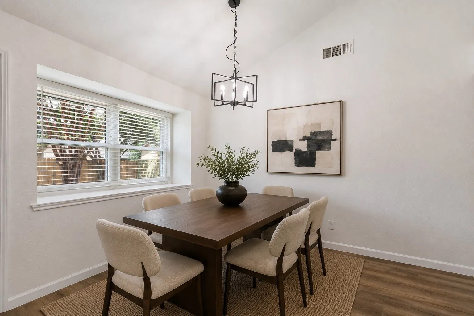 Single Family Residence For Rent in Tarrant County , 2429 Chestnut Way, Bedford, Texas 76022, 2 Bedroom, 2 Bathroom, Garage spaces, 1,275 Sqft, built in 1984, mls#21381288, Real Estate Agent in Bedford, Homes For Rent in Tarrant county, Homes For Rent in Bedford, Realtor in Bedford Texas, Real Estate Brokerage Independent Realty Texas, Luminita Cordes Realtor