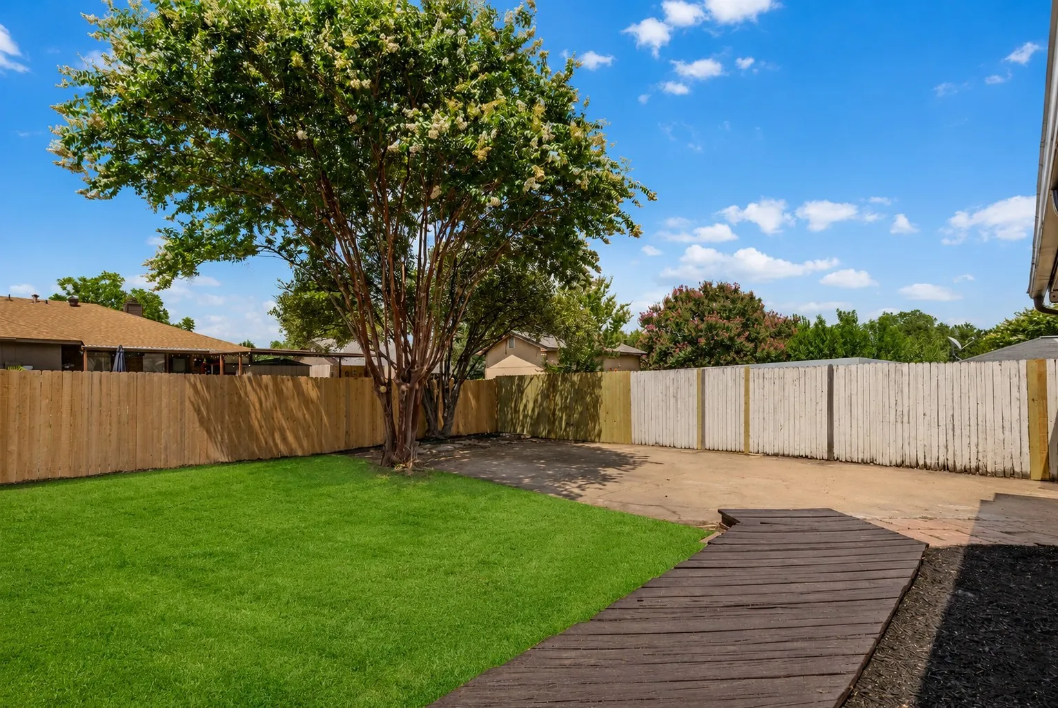 Single Family Residence For Rent in Tarrant County , 2429 Chestnut Way, Bedford, Texas 76022, 2 Bedroom, 2 Bathroom, Garage spaces, 1,275 Sqft, built in 1984, mls#21381288, Real Estate Agent in Bedford, Homes For Rent in Tarrant county, Homes For Rent in Bedford, Realtor in Bedford Texas, Real Estate Brokerage Independent Realty Texas, Luminita Cordes Realtor