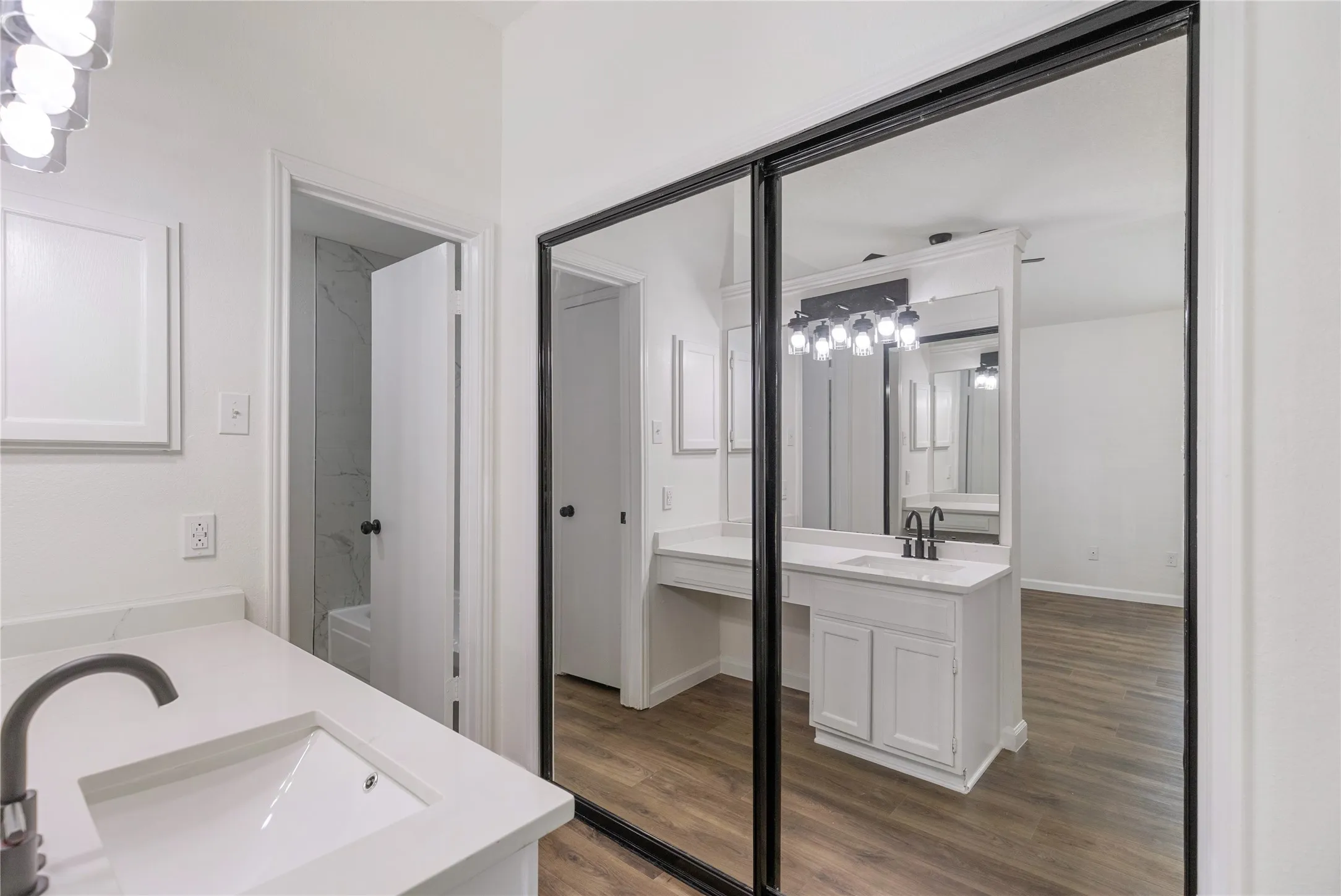 Single Family Residence For Rent in Tarrant County , 2429 Chestnut Way, Bedford, Texas 76022, 2 Bedroom, 2 Bathroom, Garage spaces, 1,275 Sqft, built in 1984, mls#21381288, Real Estate Agent in Bedford, Homes For Rent in Tarrant county, Homes For Rent in Bedford, Realtor in Bedford Texas, Real Estate Brokerage Independent Realty Texas, Luminita Cordes Realtor