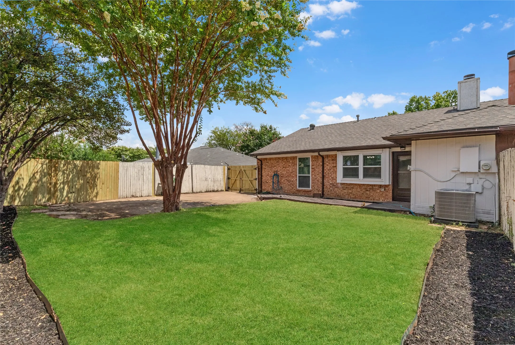 Single Family Residence For Rent in Tarrant County , 2429 Chestnut Way, Bedford, Texas 76022, 2 Bedroom, 2 Bathroom, Garage spaces, 1,275 Sqft, built in 1984, mls#21381288, Real Estate Agent in Bedford, Homes For Rent in Tarrant county, Homes For Rent in Bedford, Realtor in Bedford Texas, Real Estate Brokerage Independent Realty Texas, Luminita Cordes Realtor