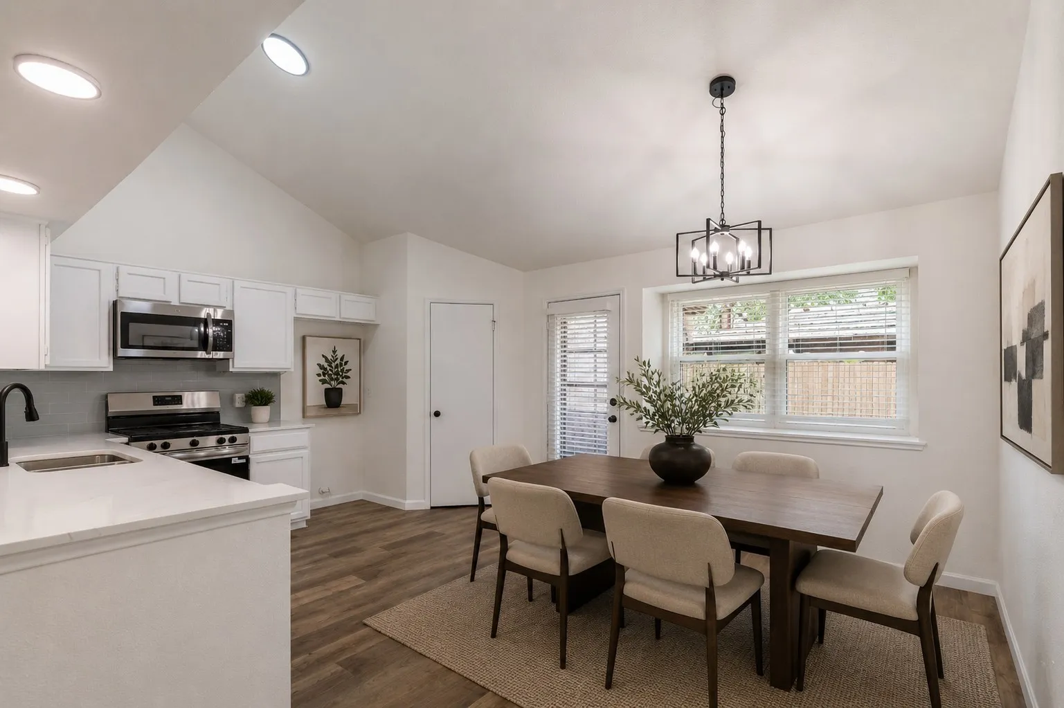Single Family Residence For Rent in Tarrant County , 2429 Chestnut Way, Bedford, Texas 76022, 2 Bedroom, 2 Bathroom, Garage spaces, 1,275 Sqft, built in 1984, mls#21381288, Real Estate Agent in Bedford, Homes For Rent in Tarrant county, Homes For Rent in Bedford, Realtor in Bedford Texas, Real Estate Brokerage Independent Realty Texas, Luminita Cordes Realtor
