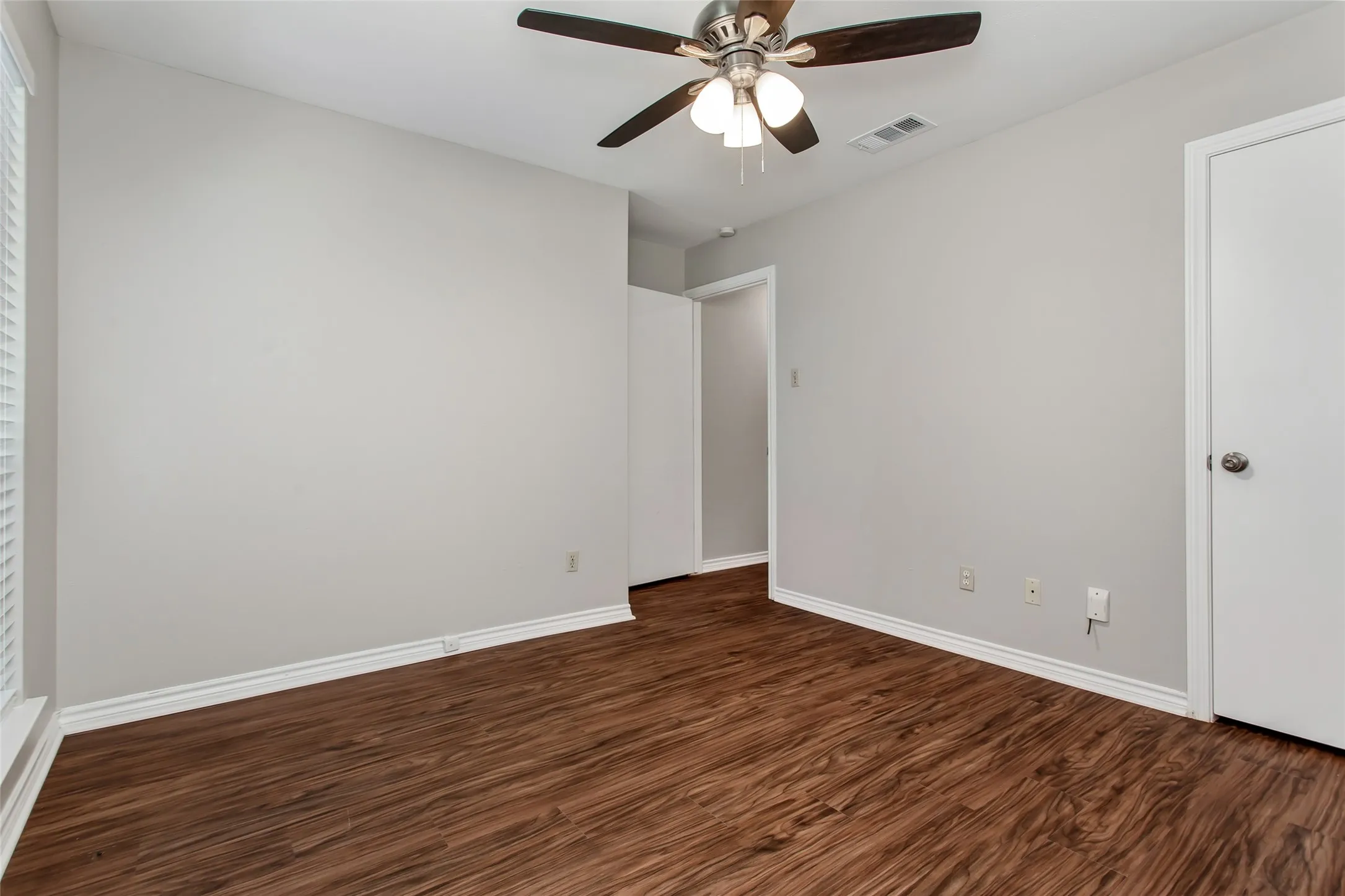 Duplex For Rent in Dallas County , 136 Shady Brook Drive, De Soto, Texas 75115, 3 Bedroom, 2 Bathroom, 2 Garage spaces, 1,538 Sqft, built in 1976, mls#21392800, Real Estate Agent in De Soto, Homes For Rent in Dallas county, Homes For Rent in De Soto, Realtor in De Soto Texas, Real Estate Brokerage Independent Realty Texas, Luminita Cordes Realtor