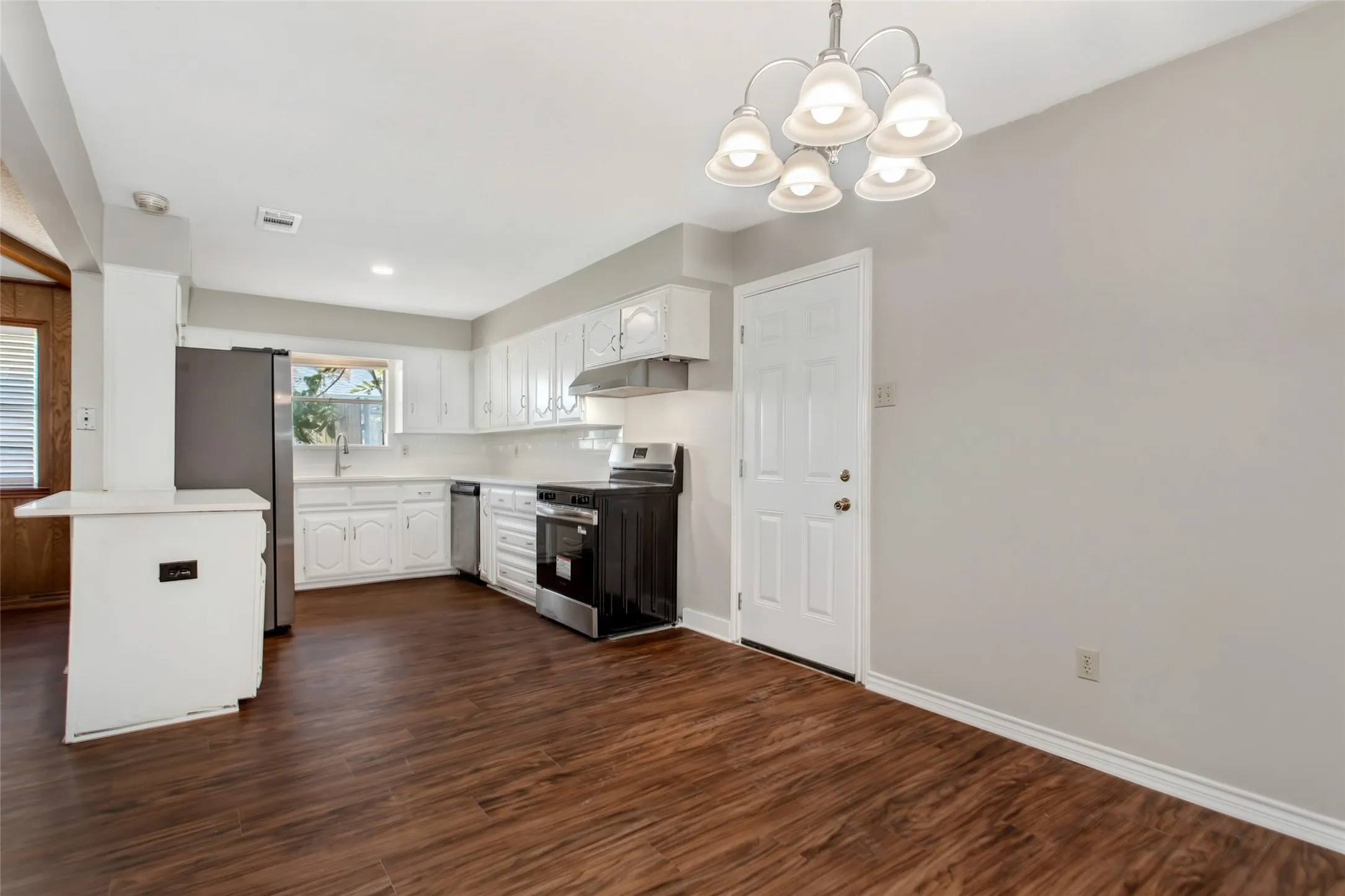 Duplex For Rent in Dallas County , 136 Shady Brook Drive, De Soto, Texas 75115, 3 Bedroom, 2 Bathroom, 2 Garage spaces, 1,538 Sqft, built in 1976, mls#21392800, Real Estate Agent in De Soto, Homes For Rent in Dallas county, Homes For Rent in De Soto, Realtor in De Soto Texas, Real Estate Brokerage Independent Realty Texas, Luminita Cordes Realtor
