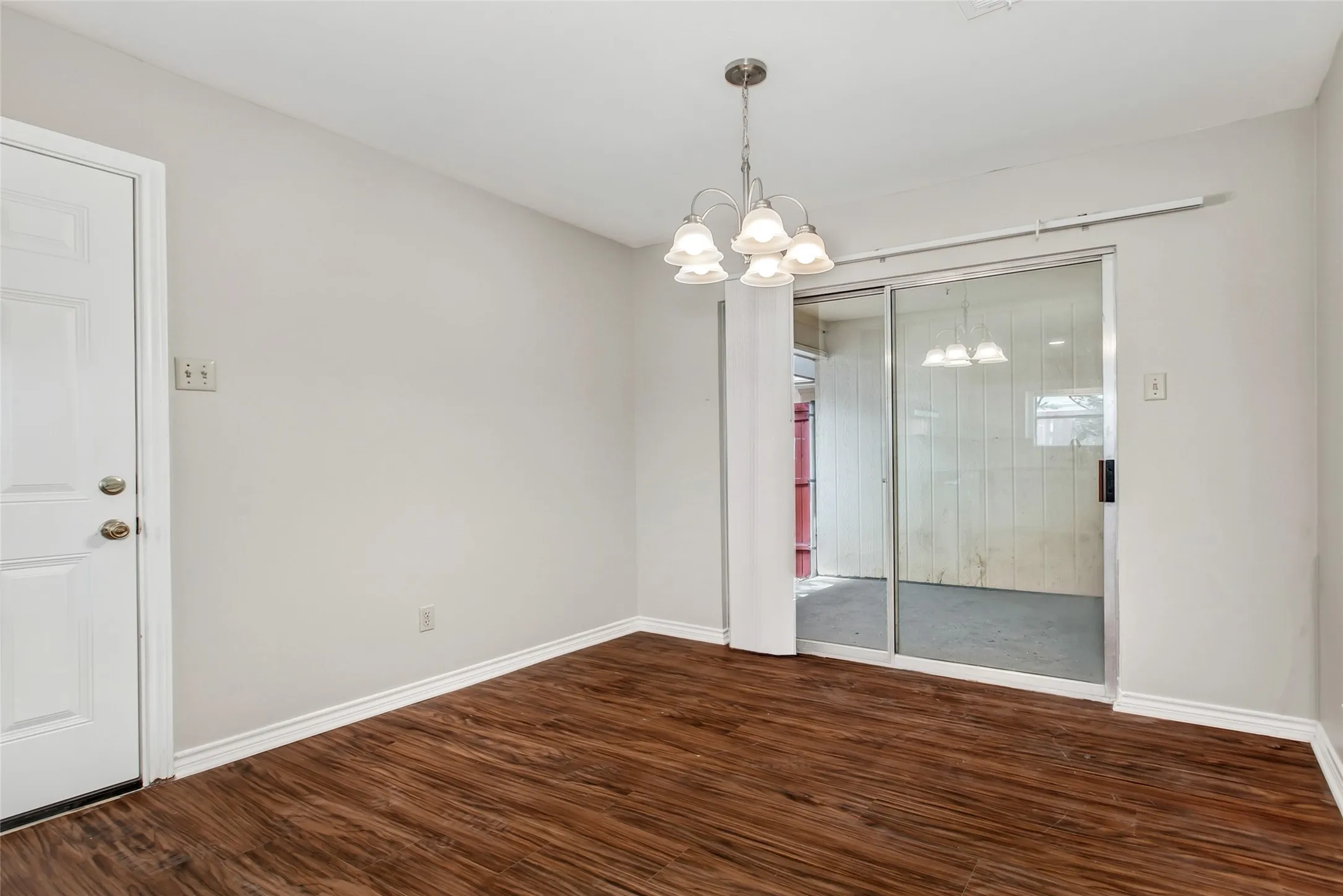 Duplex For Rent in Dallas County , 136 Shady Brook Drive, De Soto, Texas 75115, 3 Bedroom, 2 Bathroom, 2 Garage spaces, 1,538 Sqft, built in 1976, mls#21392800, Real Estate Agent in De Soto, Homes For Rent in Dallas county, Homes For Rent in De Soto, Realtor in De Soto Texas, Real Estate Brokerage Independent Realty Texas, Luminita Cordes Realtor