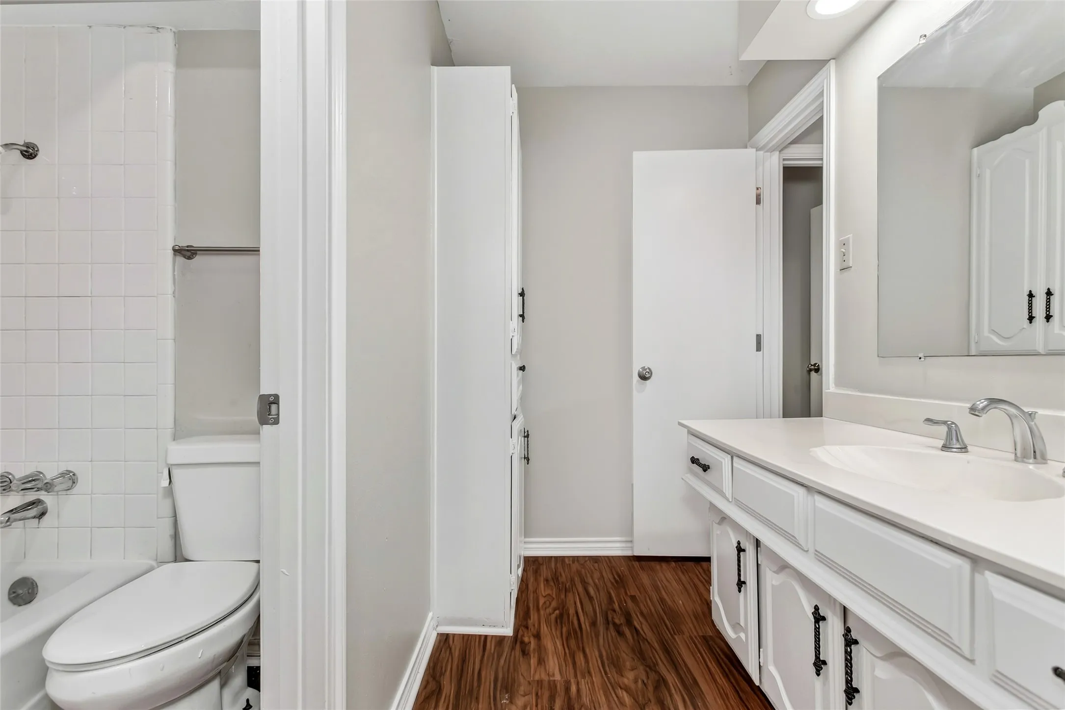 Duplex For Rent in Dallas County , 136 Shady Brook Drive, De Soto, Texas 75115, 3 Bedroom, 2 Bathroom, 2 Garage spaces, 1,538 Sqft, built in 1976, mls#21392800, Real Estate Agent in De Soto, Homes For Rent in Dallas county, Homes For Rent in De Soto, Realtor in De Soto Texas, Real Estate Brokerage Independent Realty Texas, Luminita Cordes Realtor