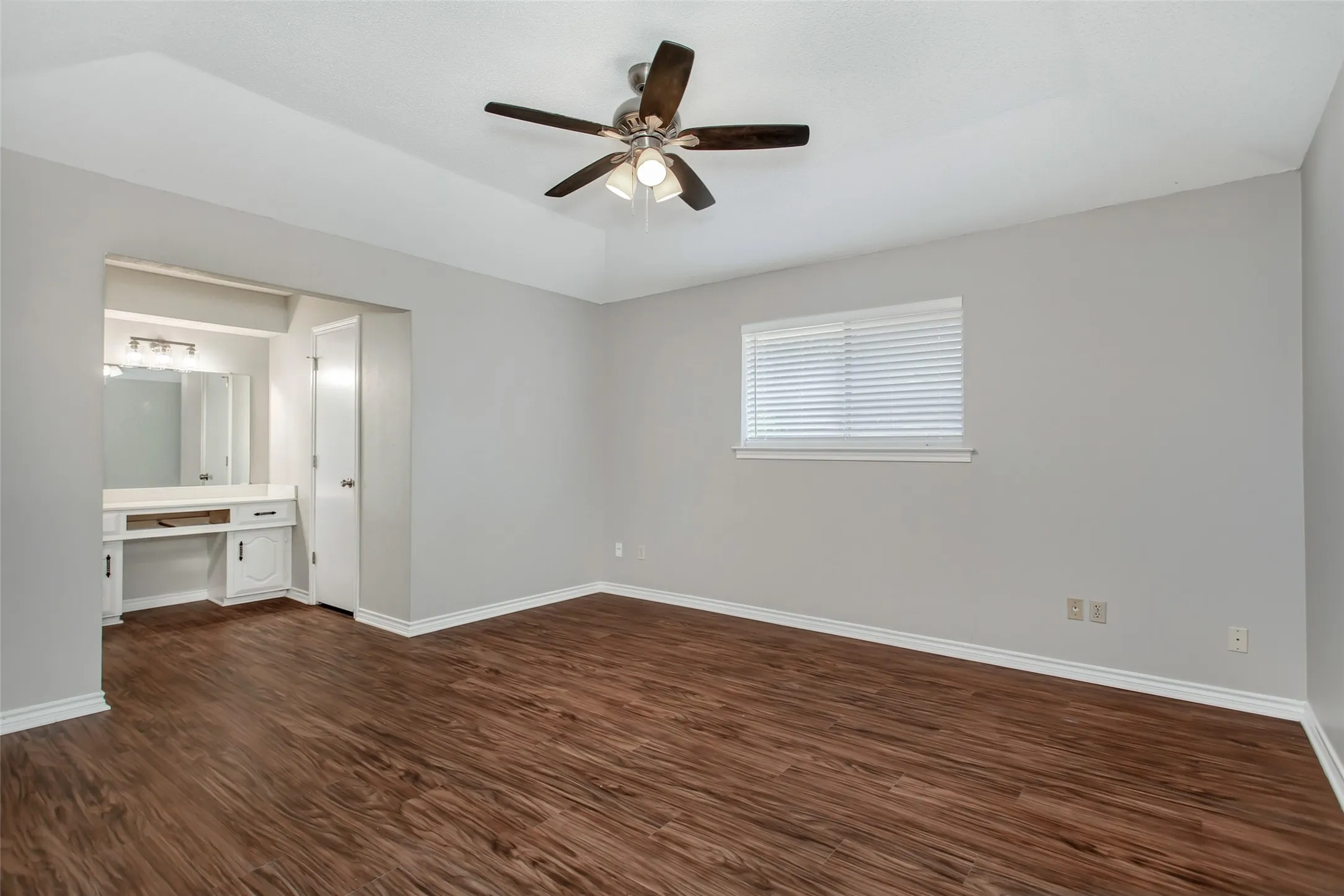 Duplex For Rent in Dallas County , 136 Shady Brook Drive, De Soto, Texas 75115, 3 Bedroom, 2 Bathroom, 2 Garage spaces, 1,538 Sqft, built in 1976, mls#21392800, Real Estate Agent in De Soto, Homes For Rent in Dallas county, Homes For Rent in De Soto, Realtor in De Soto Texas, Real Estate Brokerage Independent Realty Texas, Luminita Cordes Realtor