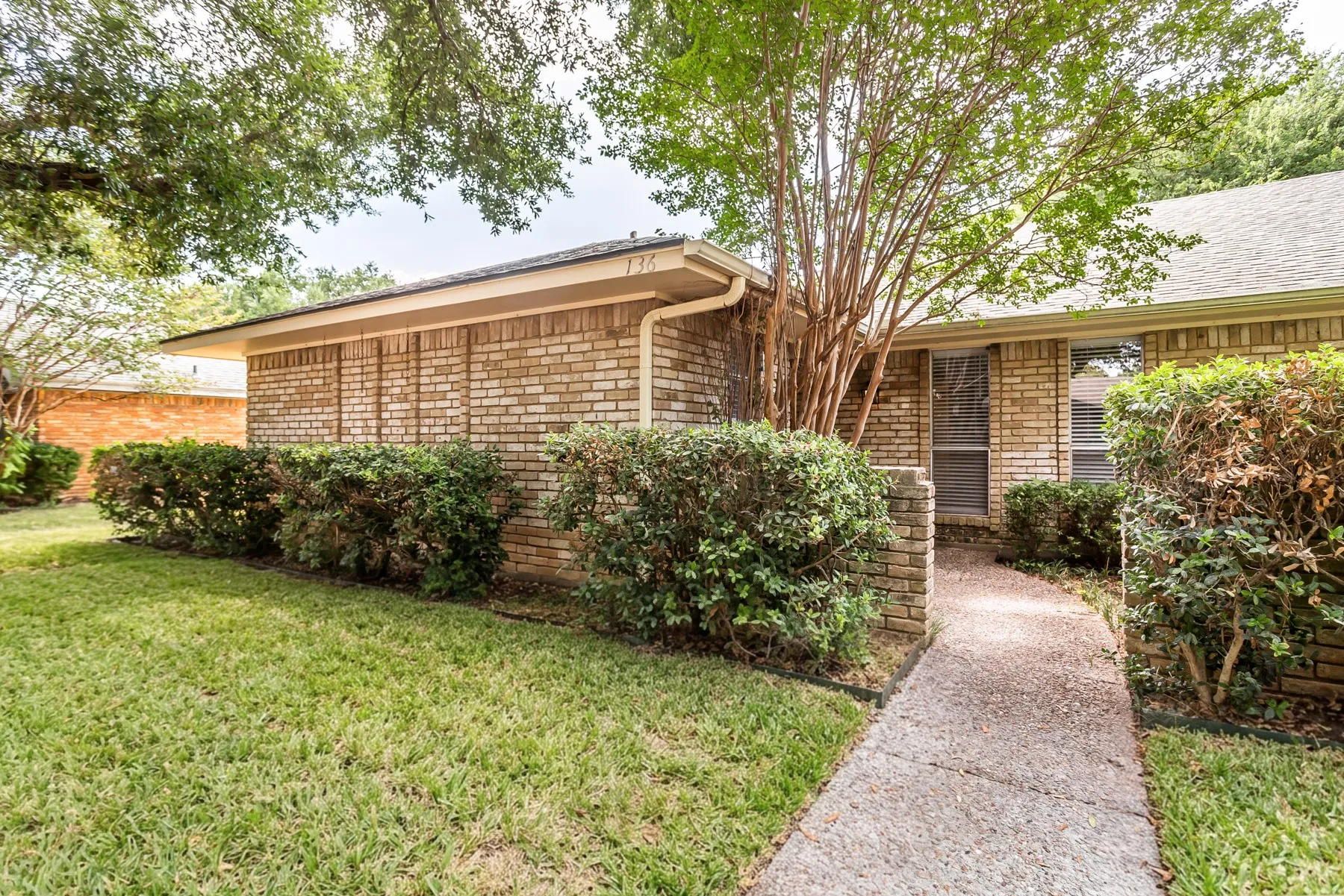 Duplex For Rent in Dallas County , 136 Shady Brook Drive, De Soto, Texas 75115, 3 Bedroom, 2 Bathroom, 2 Garage spaces, 1,538 Sqft, built in 1976, mls#21392800, Real Estate Agent in De Soto, Homes For Rent in Dallas county, Homes For Rent in De Soto, Realtor in De Soto Texas, Real Estate Brokerage Independent Realty Texas, Luminita Cordes Realtor