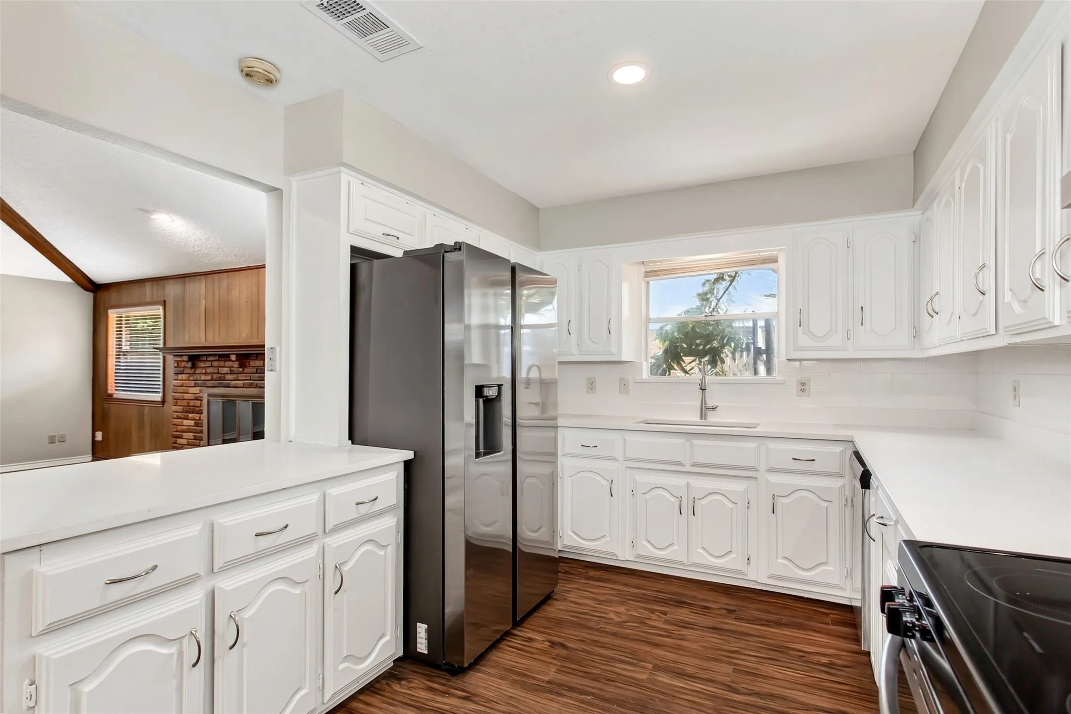 Duplex For Rent in Dallas County , 136 Shady Brook Drive, De Soto, Texas 75115, 3 Bedroom, 2 Bathroom, 2 Garage spaces, 1,538 Sqft, built in 1976, mls#21392800, Real Estate Agent in De Soto, Homes For Rent in Dallas county, Homes For Rent in De Soto, Realtor in De Soto Texas, Real Estate Brokerage Independent Realty Texas, Luminita Cordes Realtor