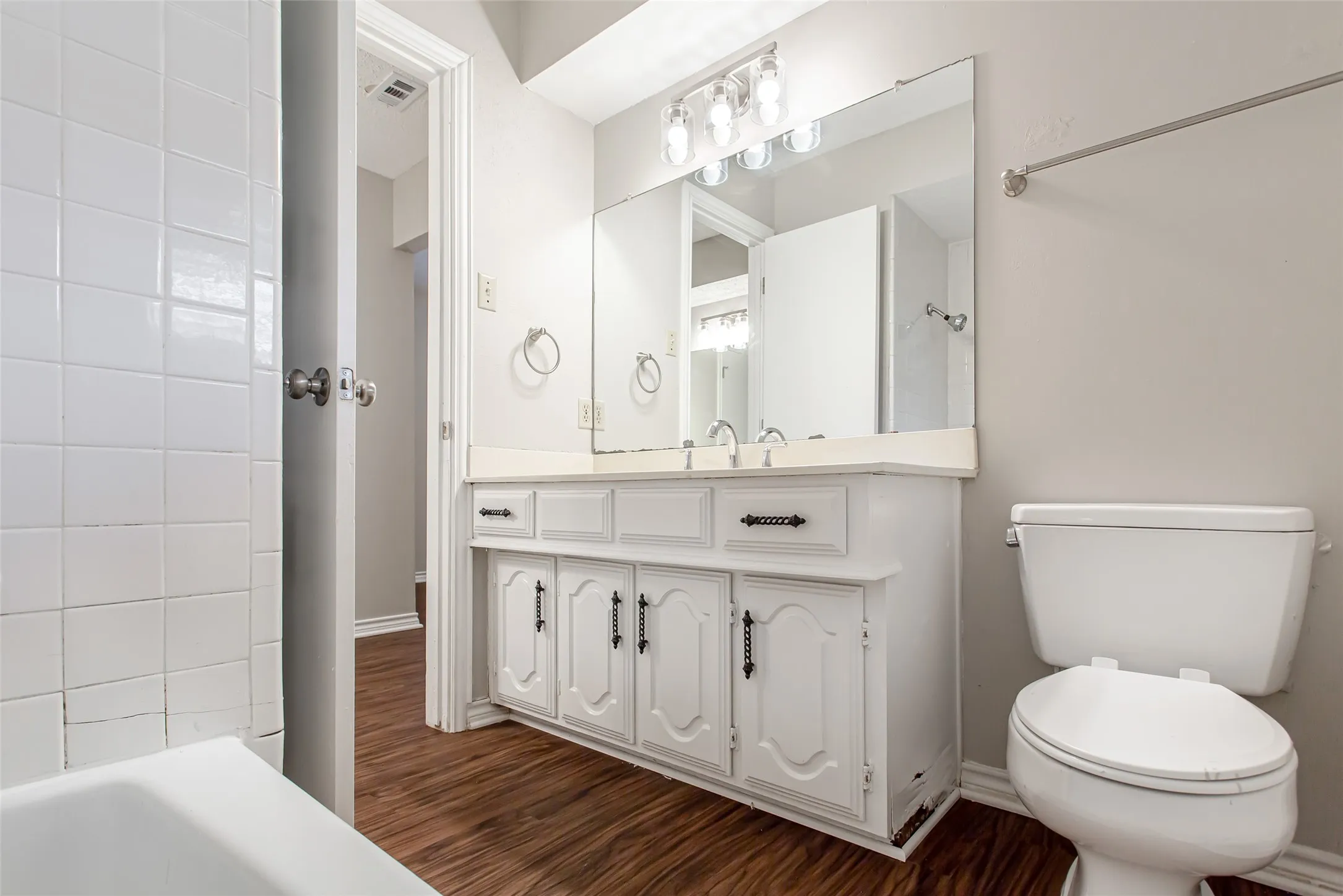 Duplex For Rent in Dallas County , 136 Shady Brook Drive, De Soto, Texas 75115, 3 Bedroom, 2 Bathroom, 2 Garage spaces, 1,538 Sqft, built in 1976, mls#21392800, Real Estate Agent in De Soto, Homes For Rent in Dallas county, Homes For Rent in De Soto, Realtor in De Soto Texas, Real Estate Brokerage Independent Realty Texas, Luminita Cordes Realtor