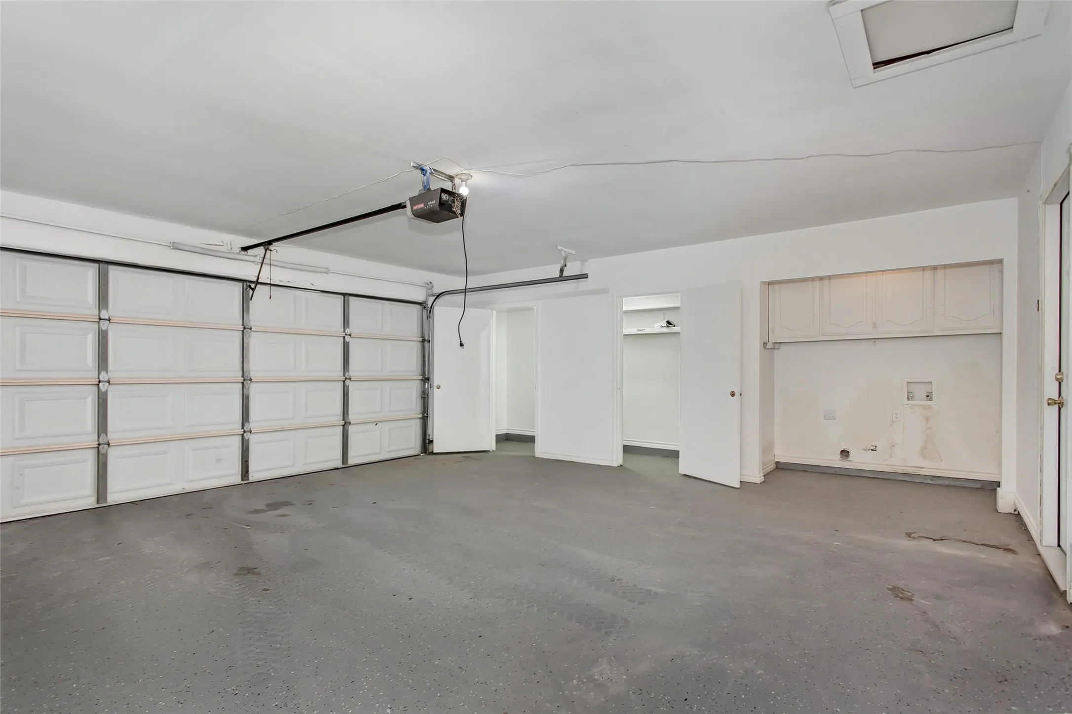 Duplex For Rent in Dallas County , 136 Shady Brook Drive, De Soto, Texas 75115, 3 Bedroom, 2 Bathroom, 2 Garage spaces, 1,538 Sqft, built in 1976, mls#21392800, Real Estate Agent in De Soto, Homes For Rent in Dallas county, Homes For Rent in De Soto, Realtor in De Soto Texas, Real Estate Brokerage Independent Realty Texas, Luminita Cordes Realtor