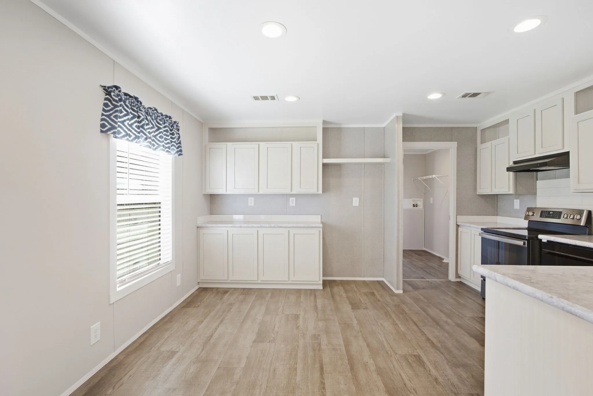 Manufactured Home For Sale in Cherokee County , 3402 CR 4118, Jacksonville, Texas 75766, 2 Bedroom, 2 Bathroom, Garage spaces, 896 Sqft, built in 2021, mls#21389313, Real Estate Agent in Jacksonville, Homes For Sale in Cherokee county, Homes For Sale in Jacksonville, Realtor in Jacksonville Texas, Real Estate Brokerage Independent Realty Texas, Luminita Cordes Realtor