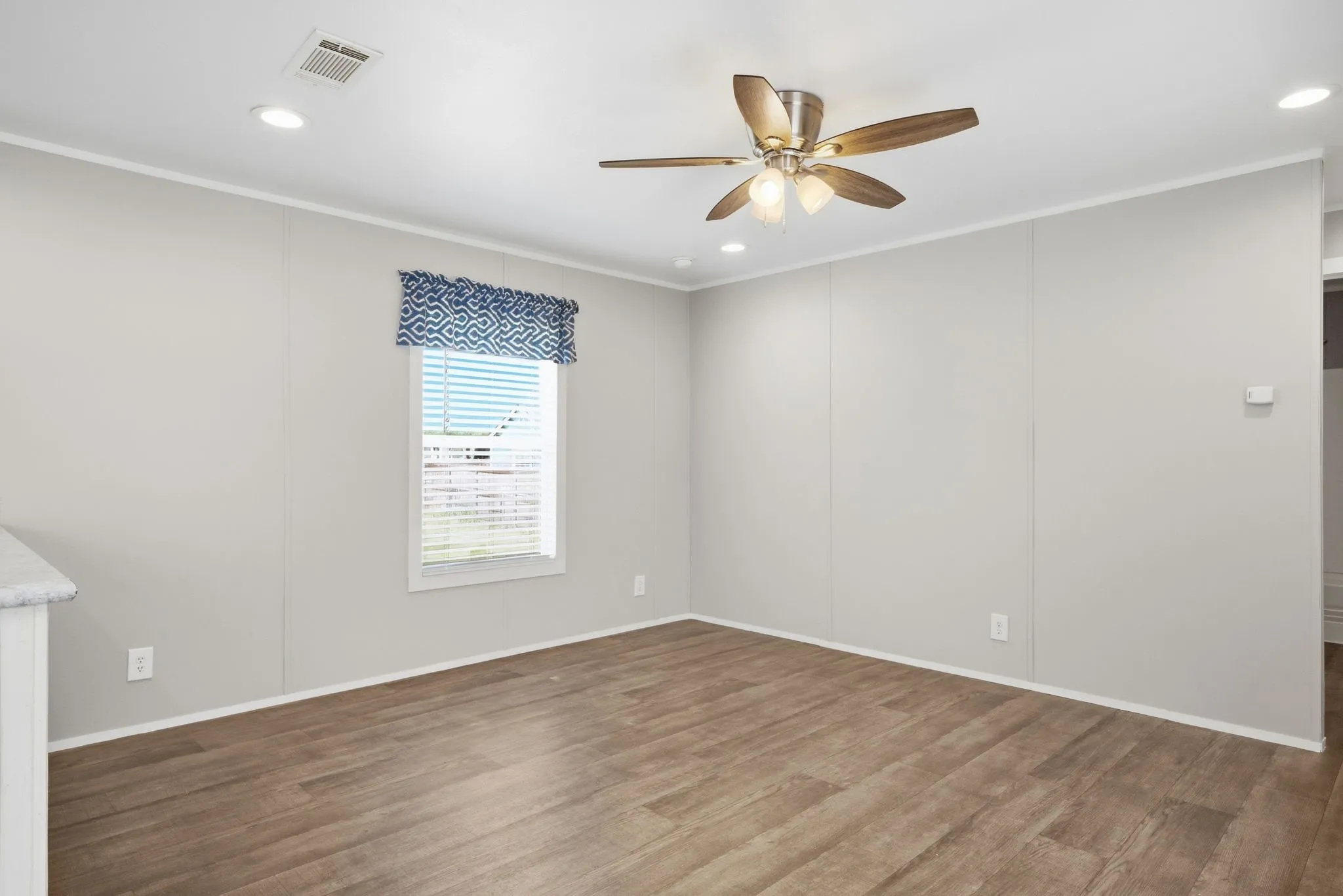 Manufactured Home For Sale in Cherokee County , 3402 CR 4118, Jacksonville, Texas 75766, 2 Bedroom, 2 Bathroom, Garage spaces, 896 Sqft, built in 2021, mls#21389313, Real Estate Agent in Jacksonville, Homes For Sale in Cherokee county, Homes For Sale in Jacksonville, Realtor in Jacksonville Texas, Real Estate Brokerage Independent Realty Texas, Luminita Cordes Realtor