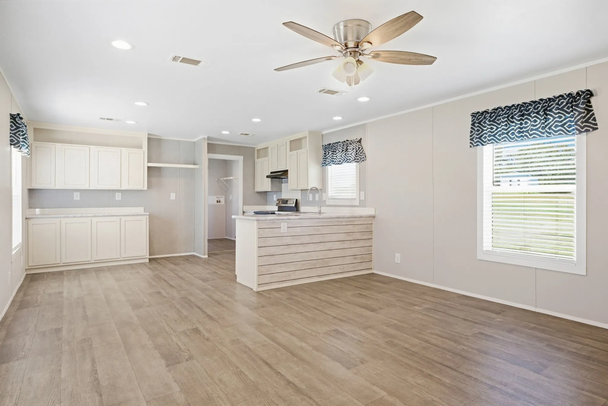 Manufactured Home For Sale in Cherokee County , 3402 CR 4118, Jacksonville, Texas 75766, 2 Bedroom, 2 Bathroom, Garage spaces, 896 Sqft, built in 2021, mls#21389313, Real Estate Agent in Jacksonville, Homes For Sale in Cherokee county, Homes For Sale in Jacksonville, Realtor in Jacksonville Texas, Real Estate Brokerage Independent Realty Texas, Luminita Cordes Realtor