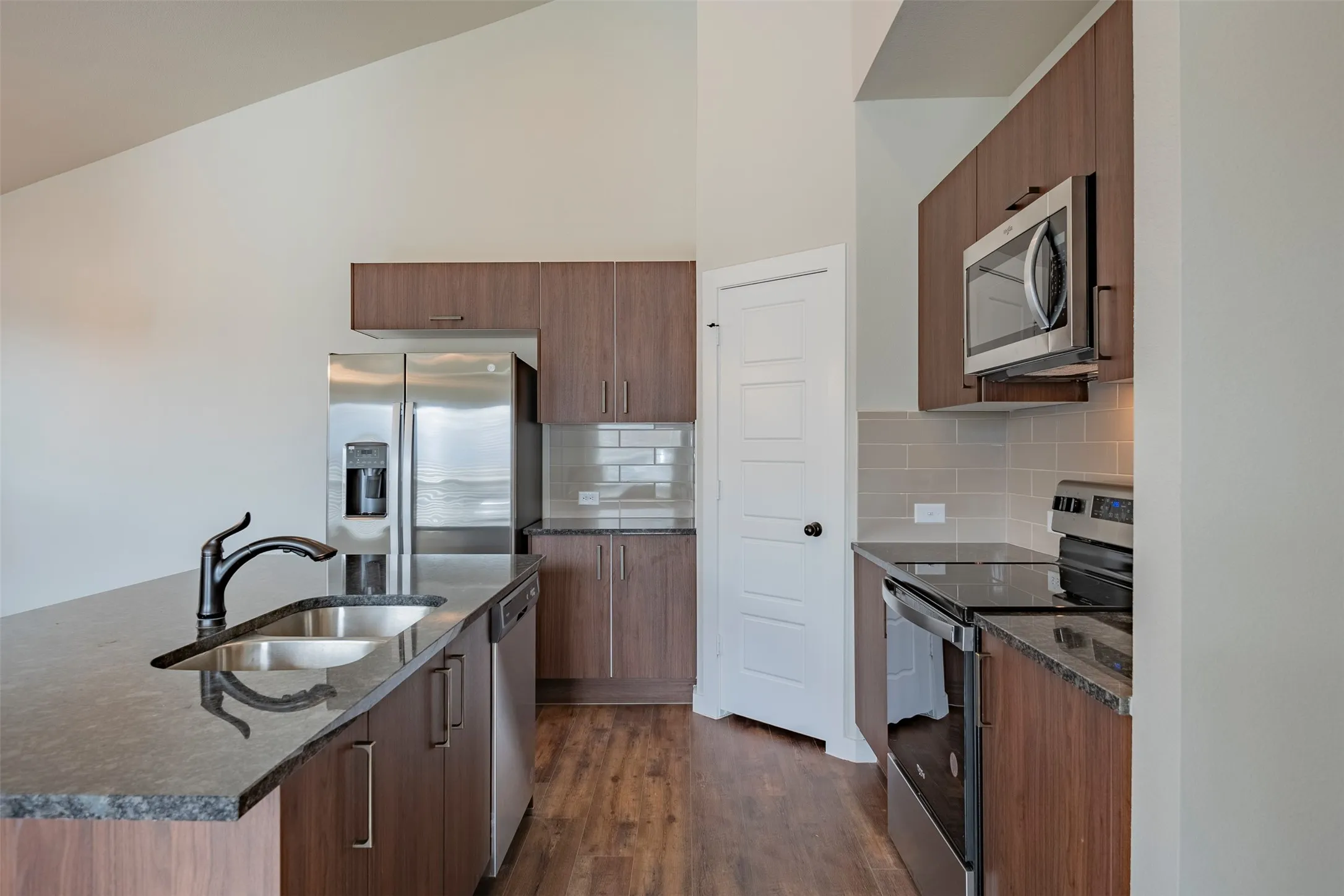 Apartment For Rent in Ellis County , 609 Wheatfield Drive, Venus, Texas 76084, 3 Bedroom, 2 Bathroom, 1 Garage spaces, 1,347 Sqft, built in 2024, mls#21393132, Real Estate Agent in Venus, Homes For Rent in Ellis county, Homes For Rent in Venus, Realtor in Venus Texas, Real Estate Brokerage Independent Realty Texas, Luminita Cordes Realtor
