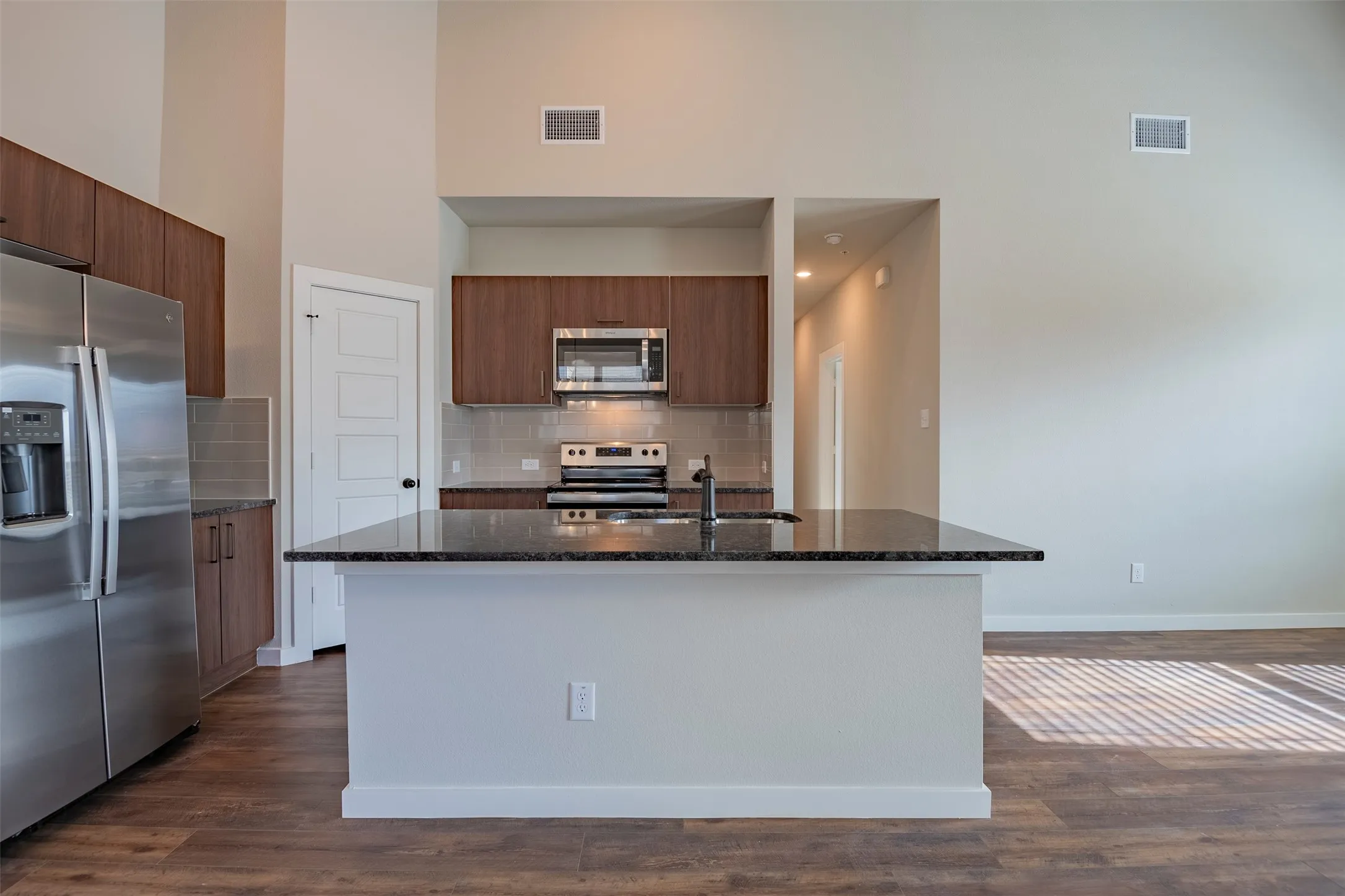 Apartment For Rent in Ellis County , 609 Wheatfield Drive, Venus, Texas 76084, 3 Bedroom, 2 Bathroom, 1 Garage spaces, 1,347 Sqft, built in 2024, mls#21393132, Real Estate Agent in Venus, Homes For Rent in Ellis county, Homes For Rent in Venus, Realtor in Venus Texas, Real Estate Brokerage Independent Realty Texas, Luminita Cordes Realtor