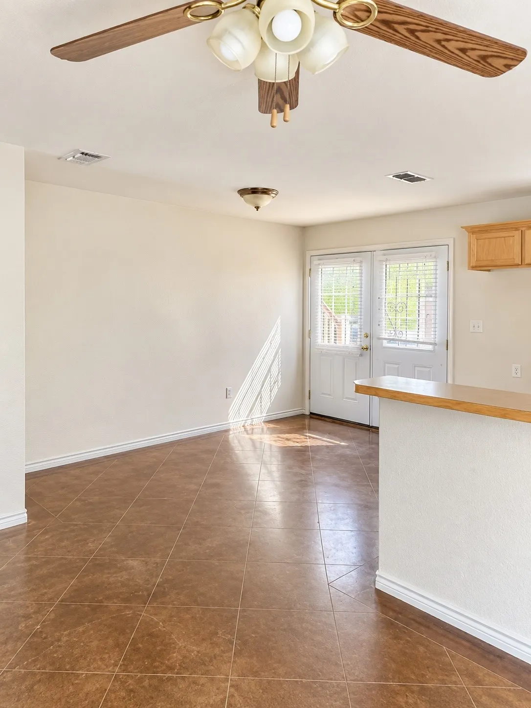 Townhouse For Rent in Taylor County , 2415 Church Street, Abilene, Texas 79601, 3 Bedroom, 3 Bathroom, Garage spaces, 1,292 Sqft, built in 2005, mls#21393135, Real Estate Agent in Abilene, Homes For Rent in Taylor county, Homes For Rent in Abilene, Realtor in Abilene Texas, Real Estate Brokerage Independent Realty Texas, Luminita Cordes Realtor