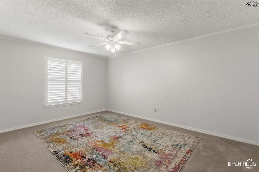 Single Family Residence For Sale in Clay County , 1701 E Spring Street, Henrietta, Texas 76365, 3 Bedroom, 3 Bathroom, 2 Garage spaces, 2,584 Sqft, built in 1974, mls#21393133, Real Estate Agent in Henrietta, Homes For Sale in Clay county, Homes For Sale in Henrietta, Realtor in Henrietta Texas, Real Estate Brokerage Independent Realty Texas, Luminita Cordes Realtor