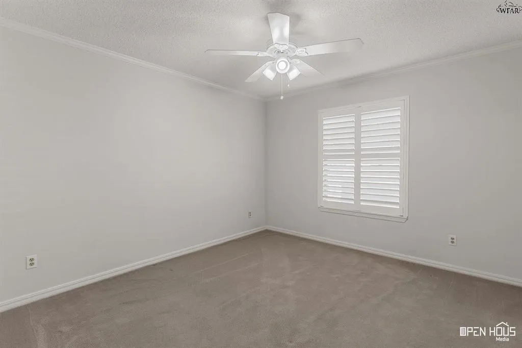 Single Family Residence For Sale in Clay County , 1701 E Spring Street, Henrietta, Texas 76365, 3 Bedroom, 3 Bathroom, 2 Garage spaces, 2,584 Sqft, built in 1974, mls#21393133, Real Estate Agent in Henrietta, Homes For Sale in Clay county, Homes For Sale in Henrietta, Realtor in Henrietta Texas, Real Estate Brokerage Independent Realty Texas, Luminita Cordes Realtor