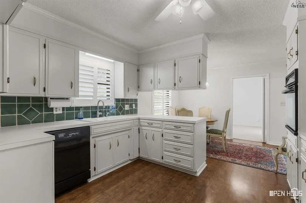 Single Family Residence For Sale in Clay County , 1701 E Spring Street, Henrietta, Texas 76365, 3 Bedroom, 3 Bathroom, 2 Garage spaces, 2,584 Sqft, built in 1974, mls#21393133, Real Estate Agent in Henrietta, Homes For Sale in Clay county, Homes For Sale in Henrietta, Realtor in Henrietta Texas, Real Estate Brokerage Independent Realty Texas, Luminita Cordes Realtor