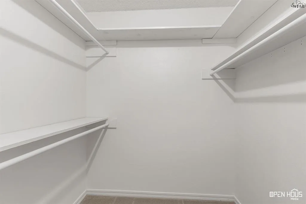 Single Family Residence For Sale in Clay County , 1701 E Spring Street, Henrietta, Texas 76365, 3 Bedroom, 3 Bathroom, 2 Garage spaces, 2,584 Sqft, built in 1974, mls#21393133, Real Estate Agent in Henrietta, Homes For Sale in Clay county, Homes For Sale in Henrietta, Realtor in Henrietta Texas, Real Estate Brokerage Independent Realty Texas, Luminita Cordes Realtor