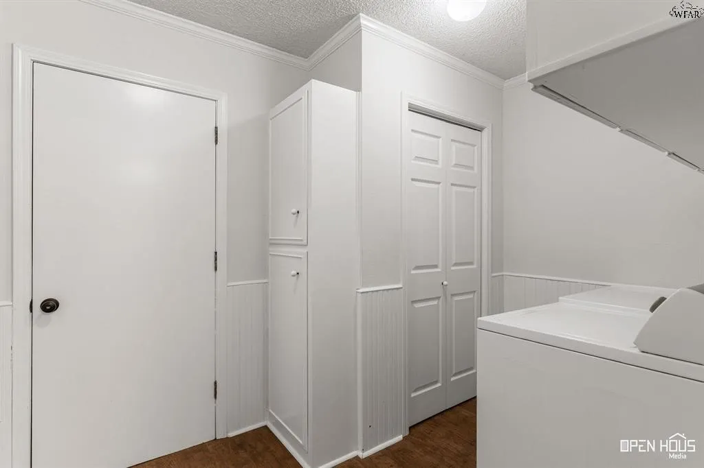 Single Family Residence For Sale in Clay County , 1701 E Spring Street, Henrietta, Texas 76365, 3 Bedroom, 3 Bathroom, 2 Garage spaces, 2,584 Sqft, built in 1974, mls#21393133, Real Estate Agent in Henrietta, Homes For Sale in Clay county, Homes For Sale in Henrietta, Realtor in Henrietta Texas, Real Estate Brokerage Independent Realty Texas, Luminita Cordes Realtor
