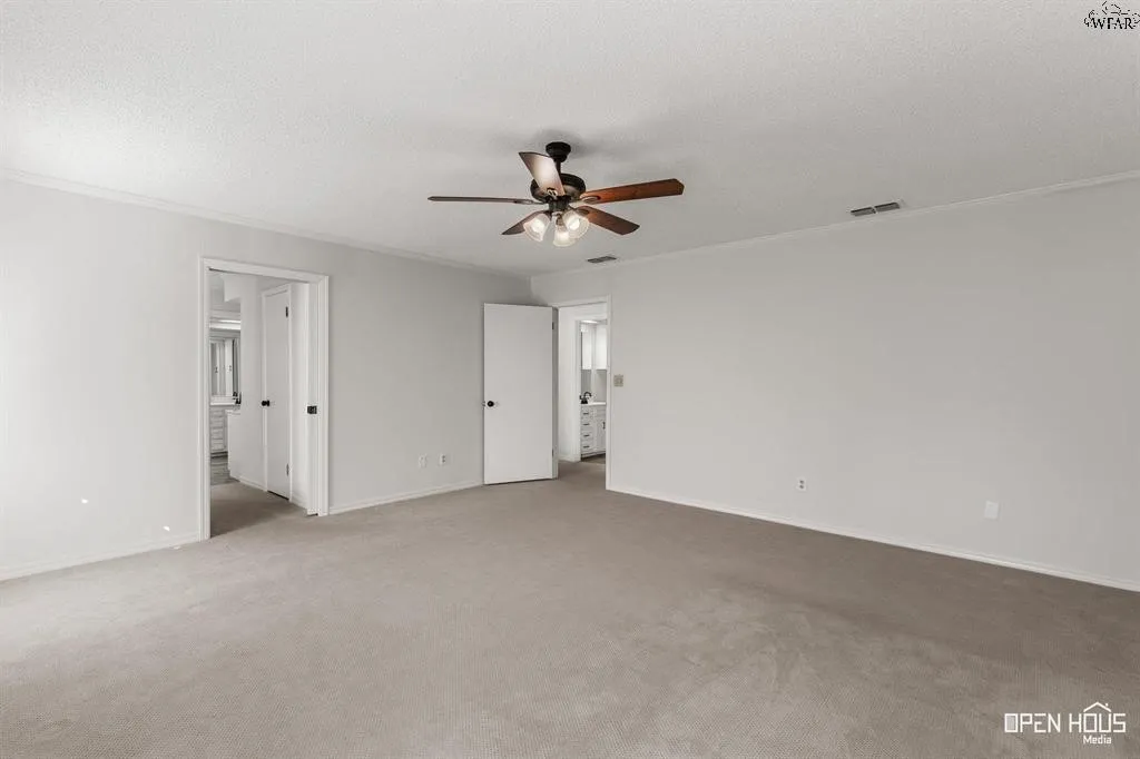 Single Family Residence For Sale in Clay County , 1701 E Spring Street, Henrietta, Texas 76365, 3 Bedroom, 3 Bathroom, 2 Garage spaces, 2,584 Sqft, built in 1974, mls#21393133, Real Estate Agent in Henrietta, Homes For Sale in Clay county, Homes For Sale in Henrietta, Realtor in Henrietta Texas, Real Estate Brokerage Independent Realty Texas, Luminita Cordes Realtor