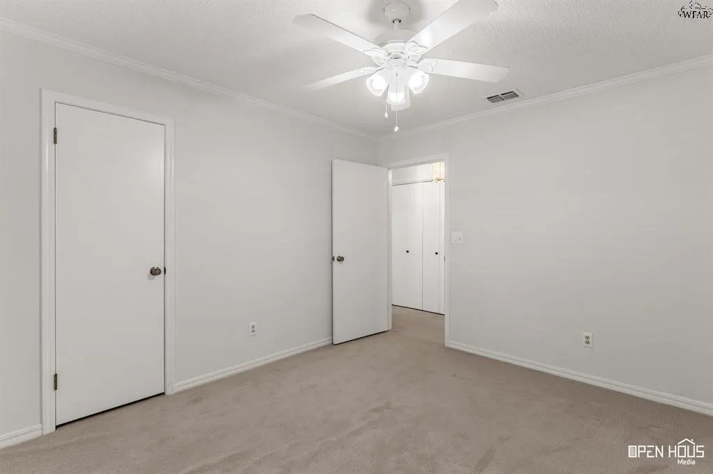 Single Family Residence For Sale in Clay County , 1701 E Spring Street, Henrietta, Texas 76365, 3 Bedroom, 3 Bathroom, 2 Garage spaces, 2,584 Sqft, built in 1974, mls#21393133, Real Estate Agent in Henrietta, Homes For Sale in Clay county, Homes For Sale in Henrietta, Realtor in Henrietta Texas, Real Estate Brokerage Independent Realty Texas, Luminita Cordes Realtor