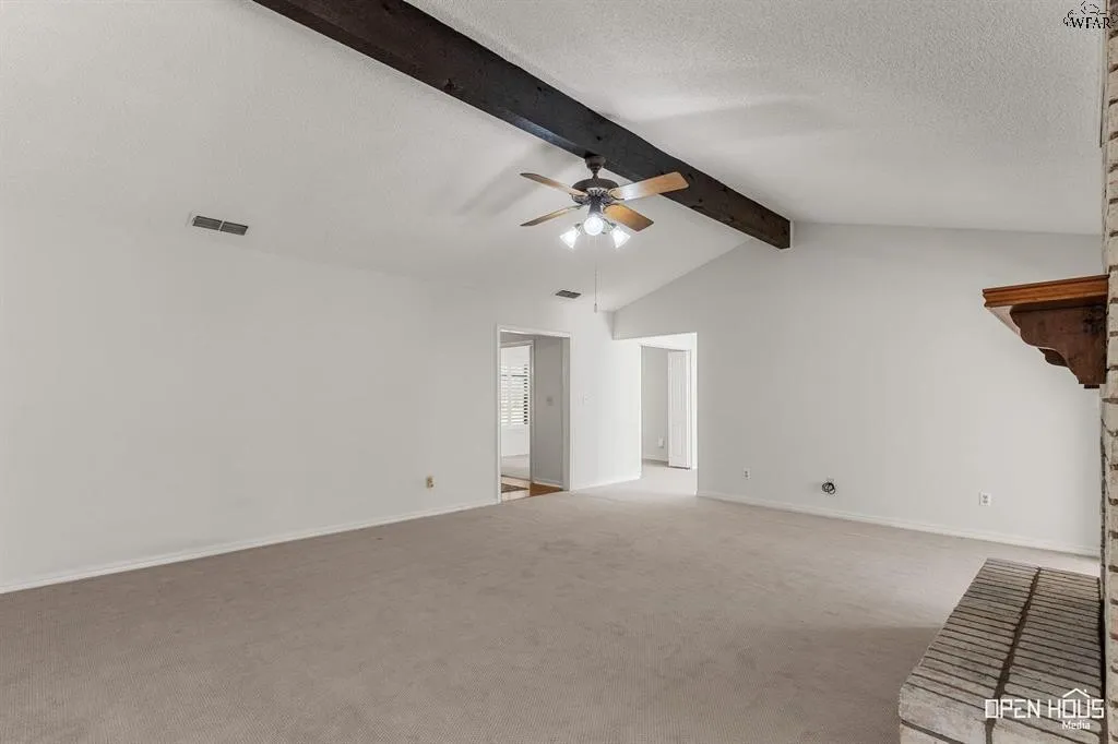Single Family Residence For Sale in Clay County , 1701 E Spring Street, Henrietta, Texas 76365, 3 Bedroom, 3 Bathroom, 2 Garage spaces, 2,584 Sqft, built in 1974, mls#21393133, Real Estate Agent in Henrietta, Homes For Sale in Clay county, Homes For Sale in Henrietta, Realtor in Henrietta Texas, Real Estate Brokerage Independent Realty Texas, Luminita Cordes Realtor