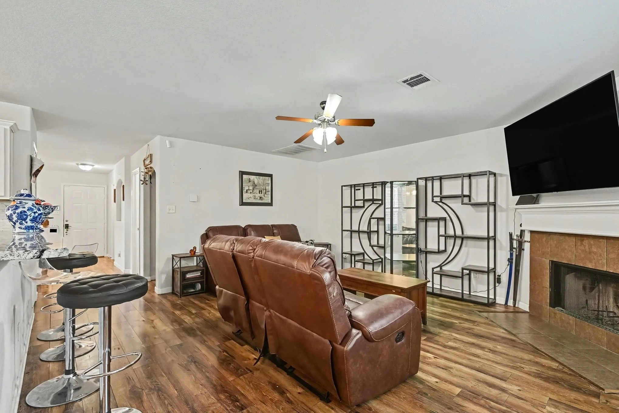 Single Family Residence For Sale in Tarrant County , 4728 Homelands Way, Fort Worth, Texas 76135, 5 Bedroom, 4 Bathroom, 2 Garage spaces, 2,816 Sqft, built in 2007, mls#21386331, Real Estate Agent in Fort Worth, Homes For Sale in Tarrant county, Homes For Sale in Fort Worth, Realtor in Fort Worth Texas, Real Estate Brokerage Independent Realty Texas, Luminita Cordes Realtor