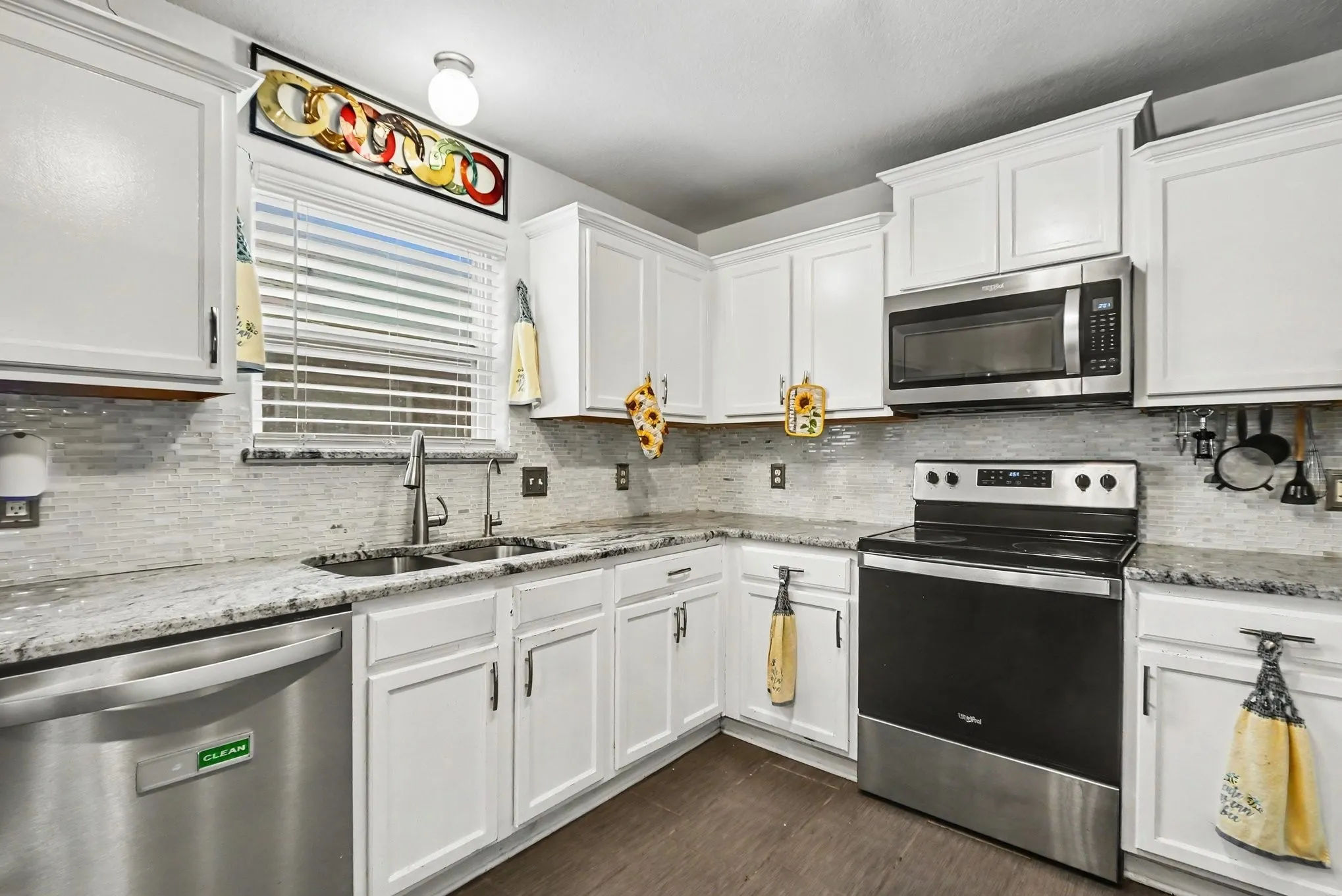 Single Family Residence For Sale in Tarrant County , 4728 Homelands Way, Fort Worth, Texas 76135, 5 Bedroom, 4 Bathroom, 2 Garage spaces, 2,816 Sqft, built in 2007, mls#21386331, Real Estate Agent in Fort Worth, Homes For Sale in Tarrant county, Homes For Sale in Fort Worth, Realtor in Fort Worth Texas, Real Estate Brokerage Independent Realty Texas, Luminita Cordes Realtor