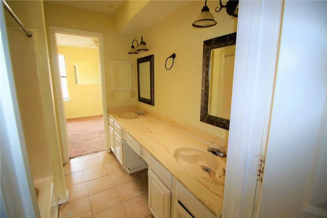 Townhouse For Rent in Dallas County , 8003 Rothington Road 51, Dallas, Texas 75227, 2 Bedroom, 2 Bathroom, Garage spaces, 1,100 Sqft, built in 1983, mls#21393141, Real Estate Agent in Dallas, Homes For Rent in Dallas county, Homes For Rent in Dallas, Realtor in Dallas Texas, Real Estate Brokerage Independent Realty Texas, Luminita Cordes Realtor