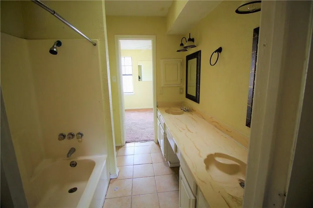 Townhouse For Rent in Dallas County , 8003 Rothington Road 51, Dallas, Texas 75227, 2 Bedroom, 2 Bathroom, Garage spaces, 1,100 Sqft, built in 1983, mls#21393141, Real Estate Agent in Dallas, Homes For Rent in Dallas county, Homes For Rent in Dallas, Realtor in Dallas Texas, Real Estate Brokerage Independent Realty Texas, Luminita Cordes Realtor