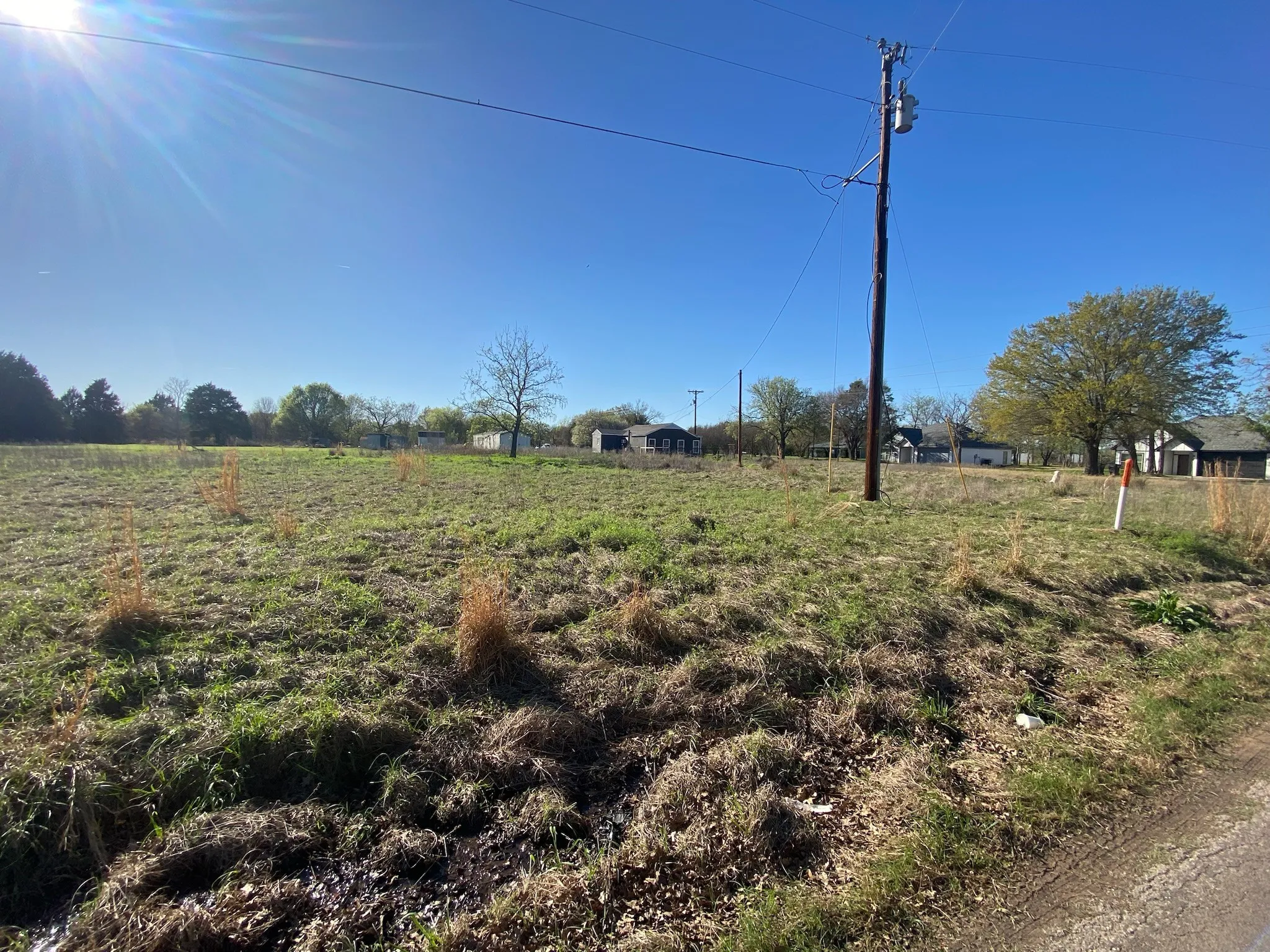 Single Family Residence For Sale in Henderson County , 421 Kelly Lane, Seven Points, Texas 75143, 2 Bedroom, 1 Bathroom, Garage spaces, 1,460 Sqft, built in 1988, mls#21393139, Real Estate Agent in Seven Points, Homes For Sale in Henderson county, Homes For Sale in Seven Points, Realtor in Seven Points Texas, Real Estate Brokerage Independent Realty Texas, Luminita Cordes Realtor