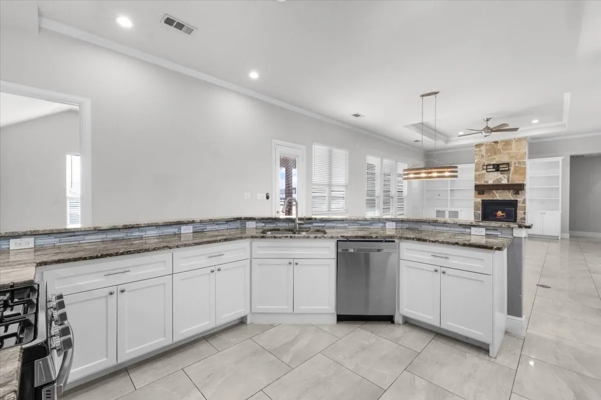Single Family Residence For Sale in Johnson County , 6028 Berry Ridge Lane, Joshua, Texas 76058, 4 Bedroom, 2 Bathroom, 2 Garage spaces, 2,086 Sqft, built in 2021, mls#21392787, Real Estate Agent in Joshua, Homes For Sale in Johnson county, Homes For Sale in Joshua, Realtor in Joshua Texas, Real Estate Brokerage Independent Realty Texas, Luminita Cordes Realtor
