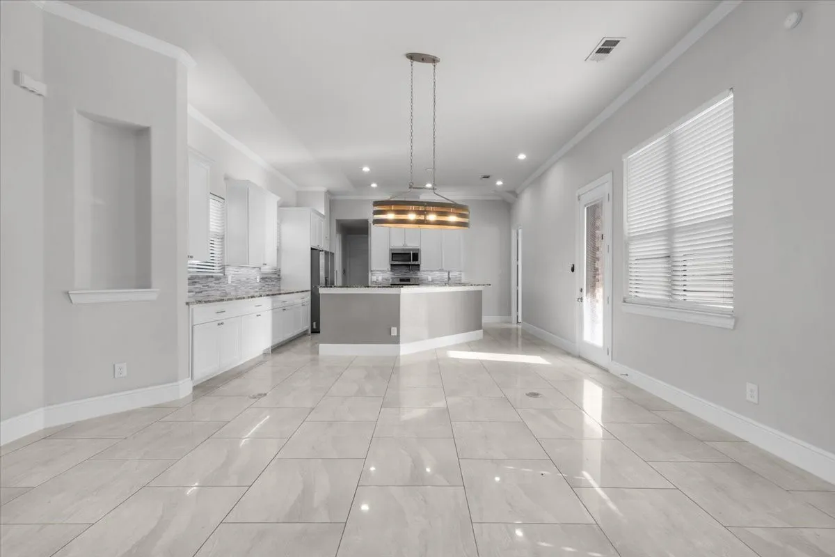 Single Family Residence For Sale in Johnson County , 6028 Berry Ridge Lane, Joshua, Texas 76058, 4 Bedroom, 2 Bathroom, 2 Garage spaces, 2,086 Sqft, built in 2021, mls#21392787, Real Estate Agent in Joshua, Homes For Sale in Johnson county, Homes For Sale in Joshua, Realtor in Joshua Texas, Real Estate Brokerage Independent Realty Texas, Luminita Cordes Realtor