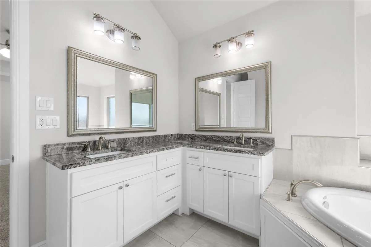 Single Family Residence For Sale in Johnson County , 6028 Berry Ridge Lane, Joshua, Texas 76058, 4 Bedroom, 2 Bathroom, 2 Garage spaces, 2,086 Sqft, built in 2021, mls#21392787, Real Estate Agent in Joshua, Homes For Sale in Johnson county, Homes For Sale in Joshua, Realtor in Joshua Texas, Real Estate Brokerage Independent Realty Texas, Luminita Cordes Realtor
