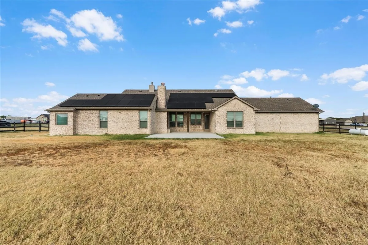 Single Family Residence For Sale in Johnson County , 6028 Berry Ridge Lane, Joshua, Texas 76058, 4 Bedroom, 2 Bathroom, 2 Garage spaces, 2,086 Sqft, built in 2021, mls#21392787, Real Estate Agent in Joshua, Homes For Sale in Johnson county, Homes For Sale in Joshua, Realtor in Joshua Texas, Real Estate Brokerage Independent Realty Texas, Luminita Cordes Realtor