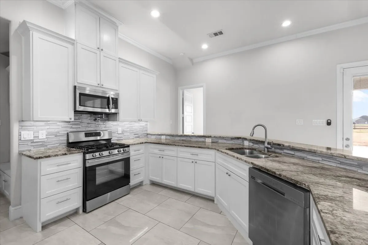 Single Family Residence For Sale in Johnson County , 6028 Berry Ridge Lane, Joshua, Texas 76058, 4 Bedroom, 2 Bathroom, 2 Garage spaces, 2,086 Sqft, built in 2021, mls#21392787, Real Estate Agent in Joshua, Homes For Sale in Johnson county, Homes For Sale in Joshua, Realtor in Joshua Texas, Real Estate Brokerage Independent Realty Texas, Luminita Cordes Realtor